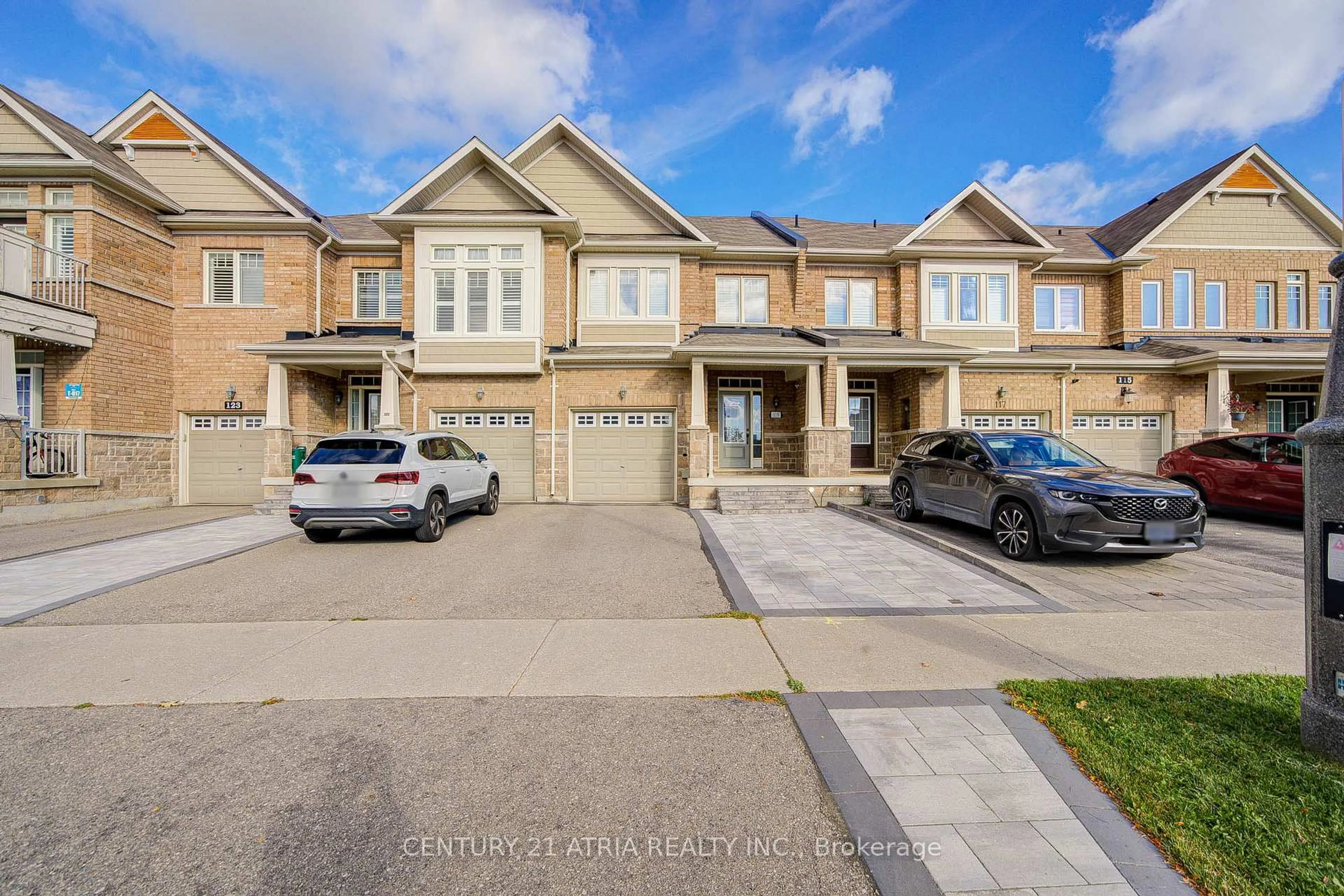 A pic from outside/outdoor area/front of a property/back of a property/a pic from drone, street for 119 Windrow St, Richmond Hill Ontario L4E 0Y2