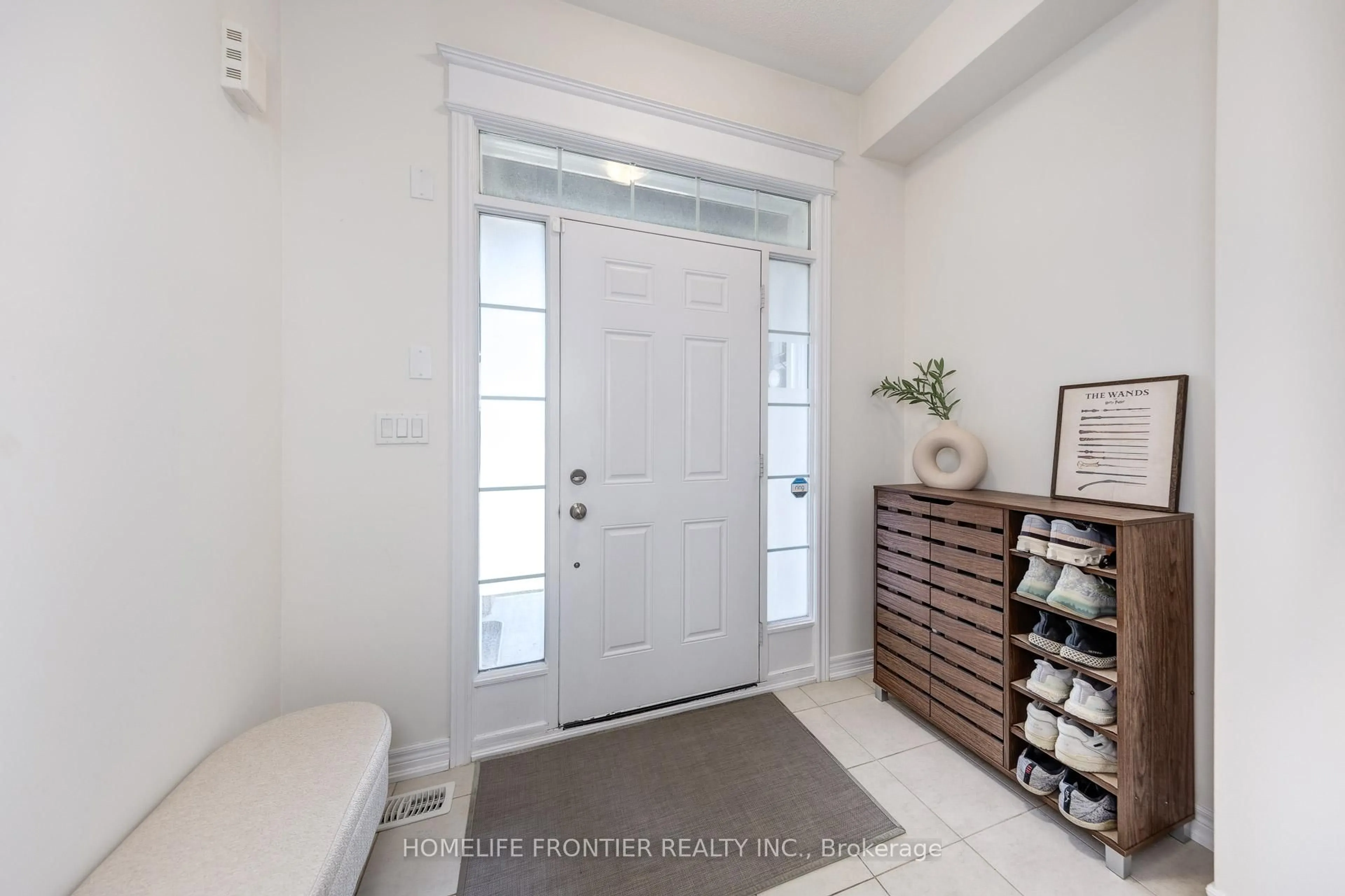 Indoor entryway for 29 Bellflower Lane, Richmond Hill Ontario L4E 0E4