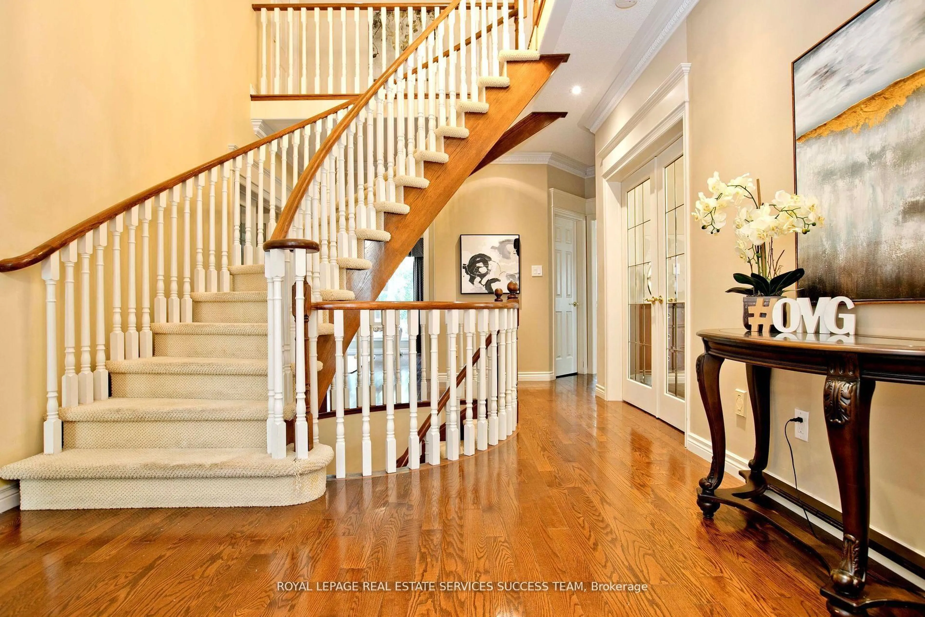 Indoor foyer for 37 Heatherwood Cres, Markham Ontario L3R 8W6