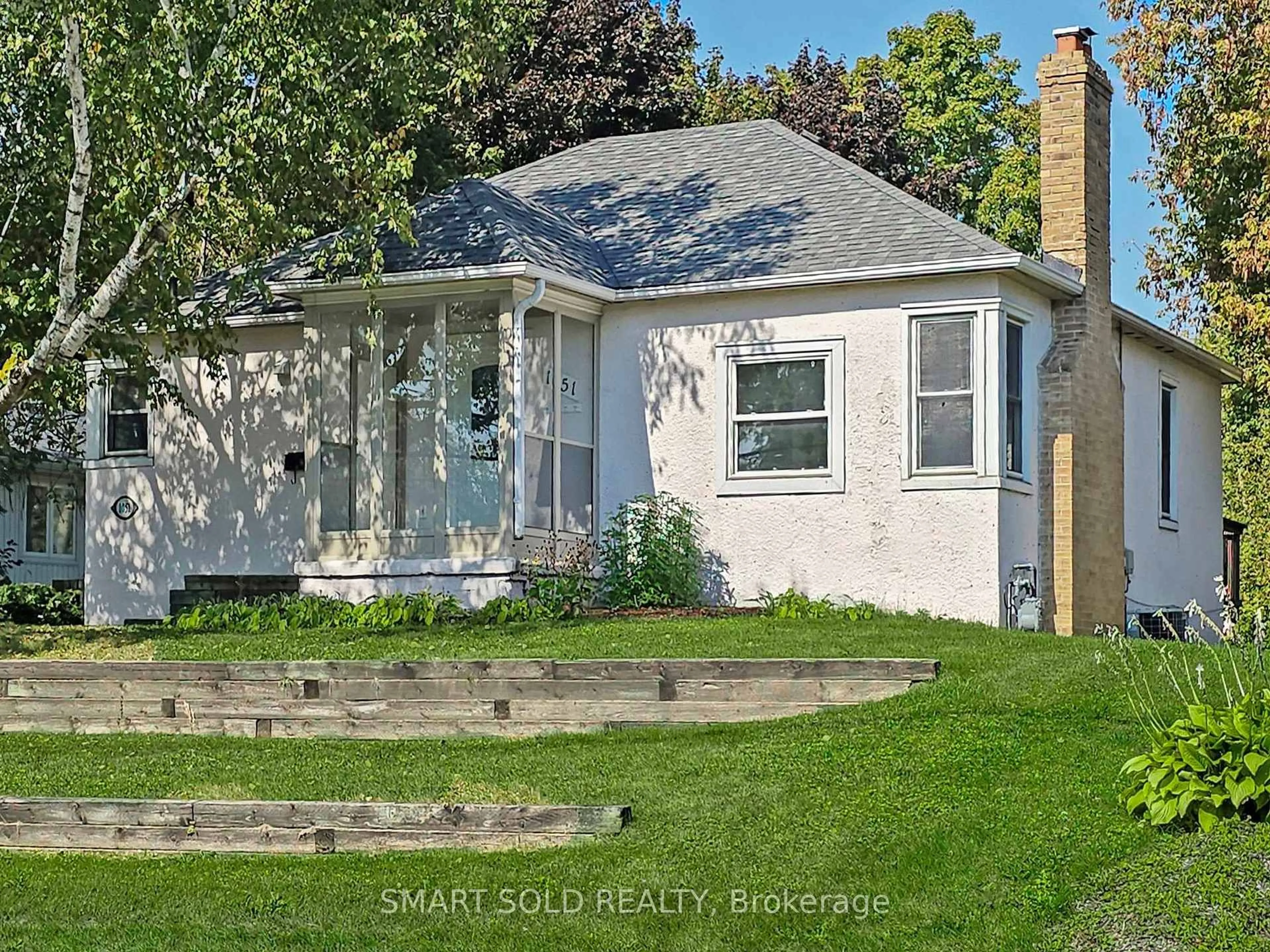 Home with vinyl exterior material, street for 1051 Janette St, Newmarket Ontario L3Y 3C4
