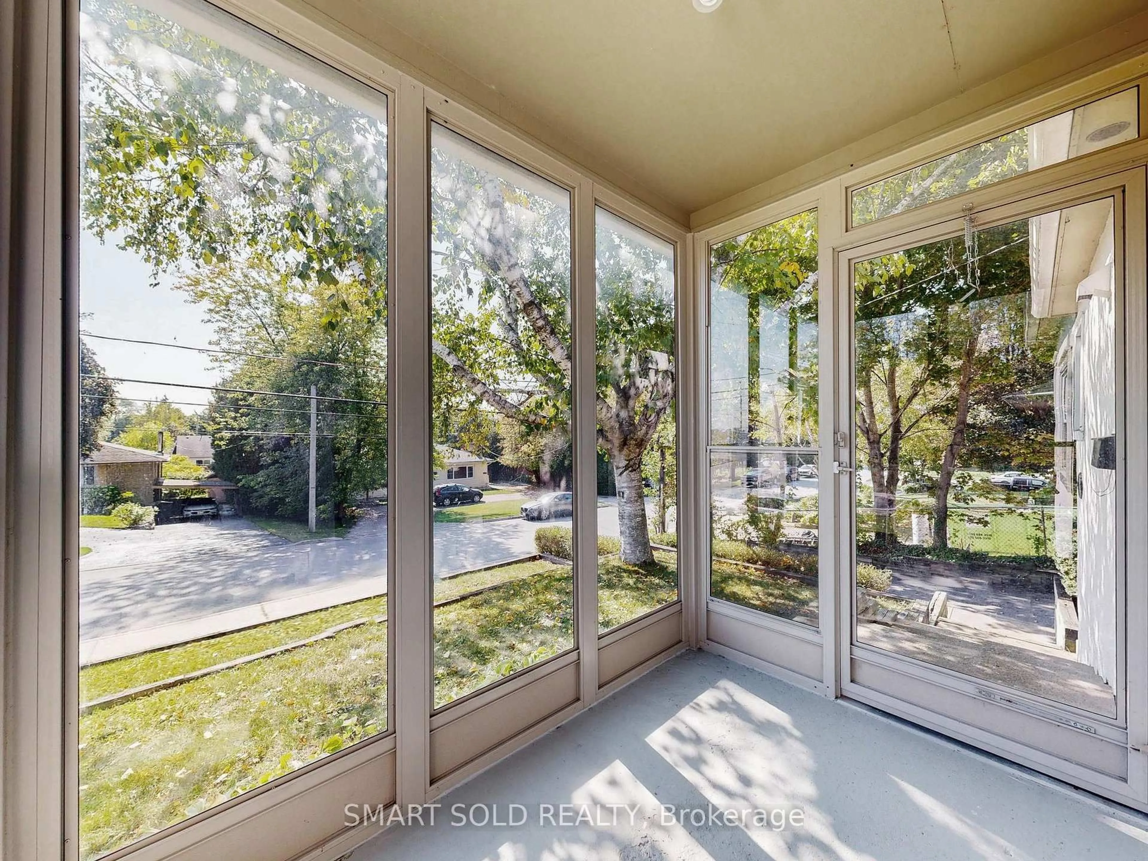 Unknown for 1051 Janette St, Newmarket Ontario L3Y 3C4