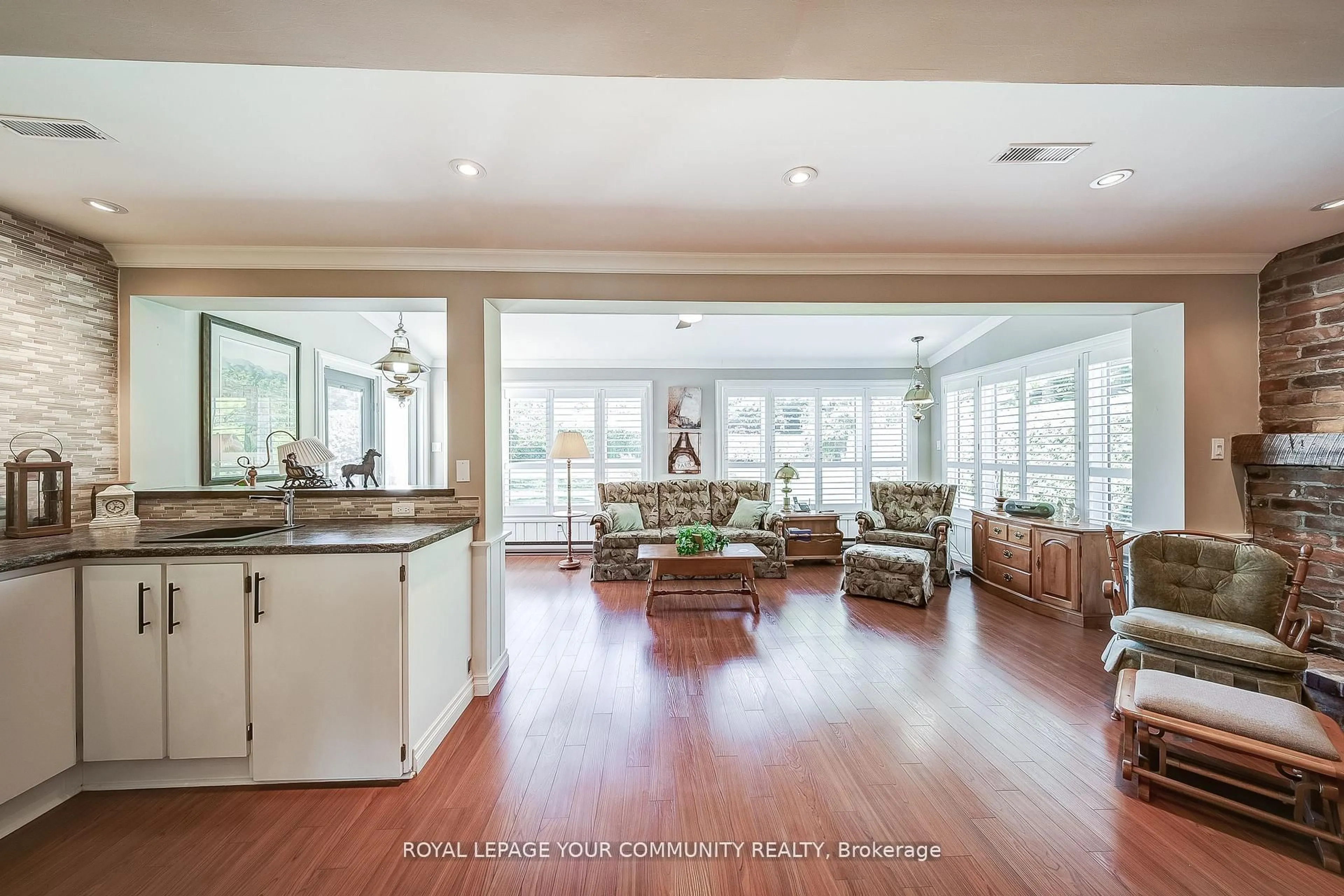 Open concept kitchen, unknown for 36 Devins Dr, Aurora Ontario L4G 2Z1