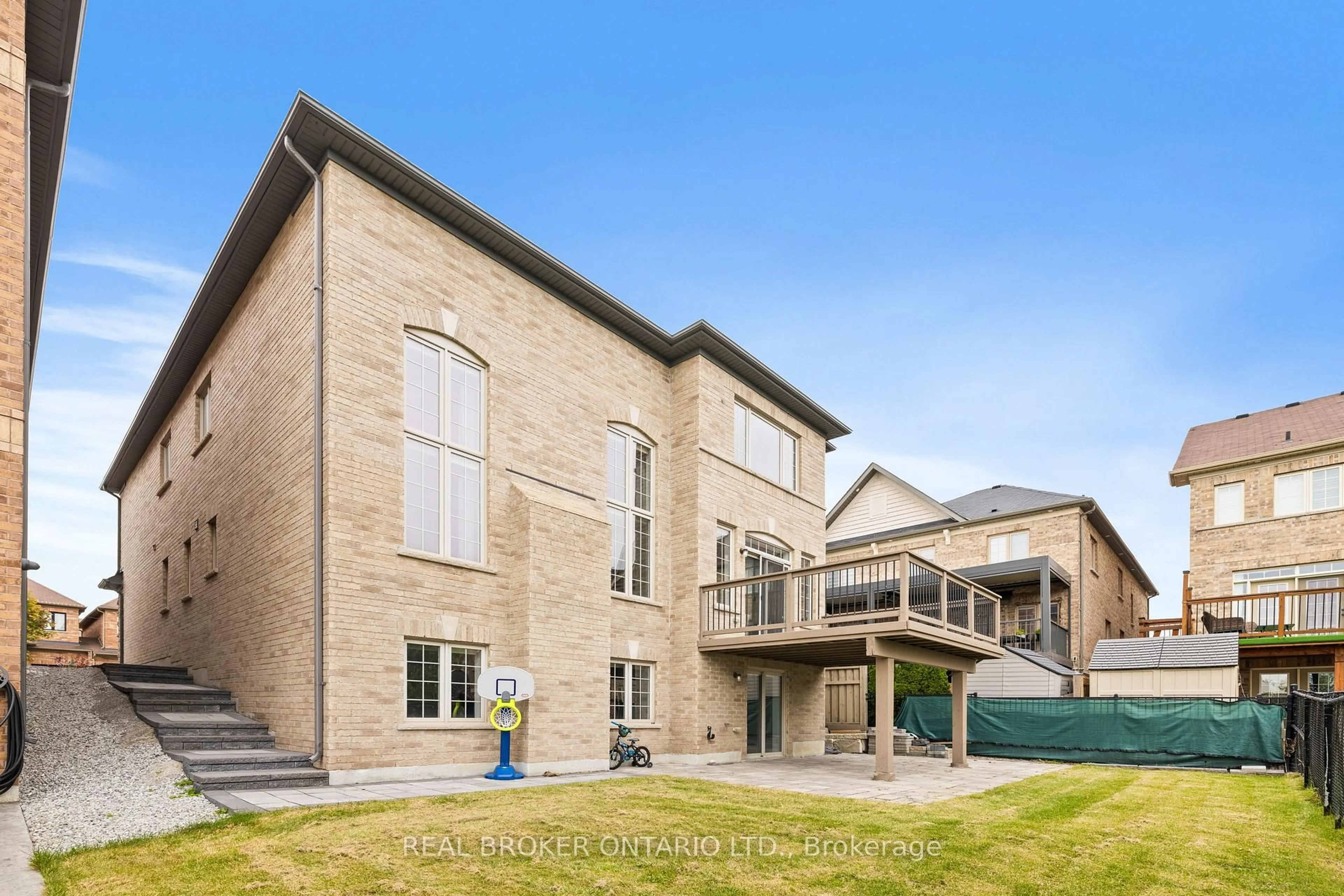 A pic from outside/outdoor area/front of a property/back of a property/a pic from drone, building for 41 Pelee Ave, Vaughan Ontario L4H 3Y9