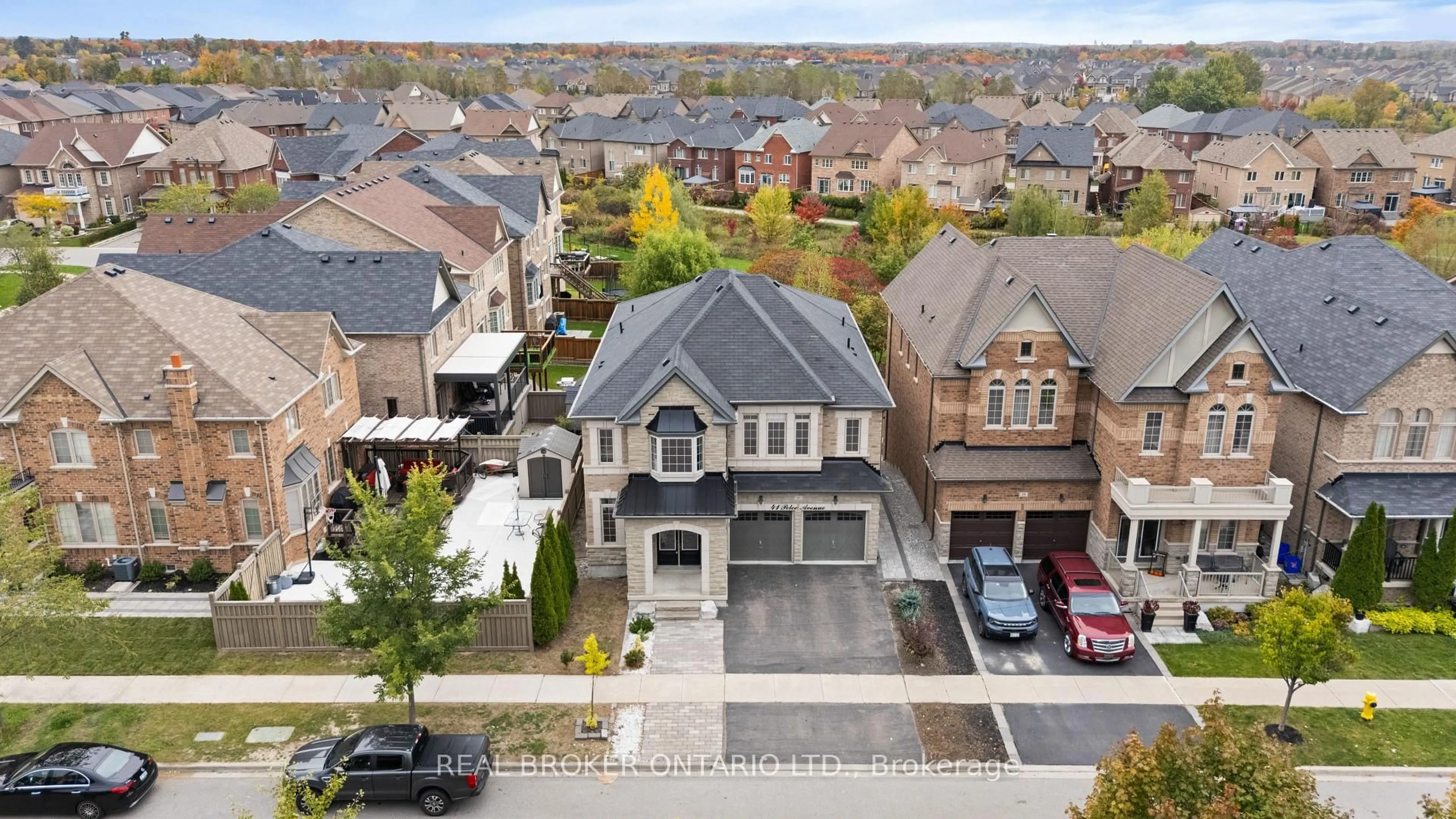 A pic from outside/outdoor area/front of a property/back of a property/a pic from drone, street for 41 Pelee Ave, Vaughan Ontario L4H 3Y9