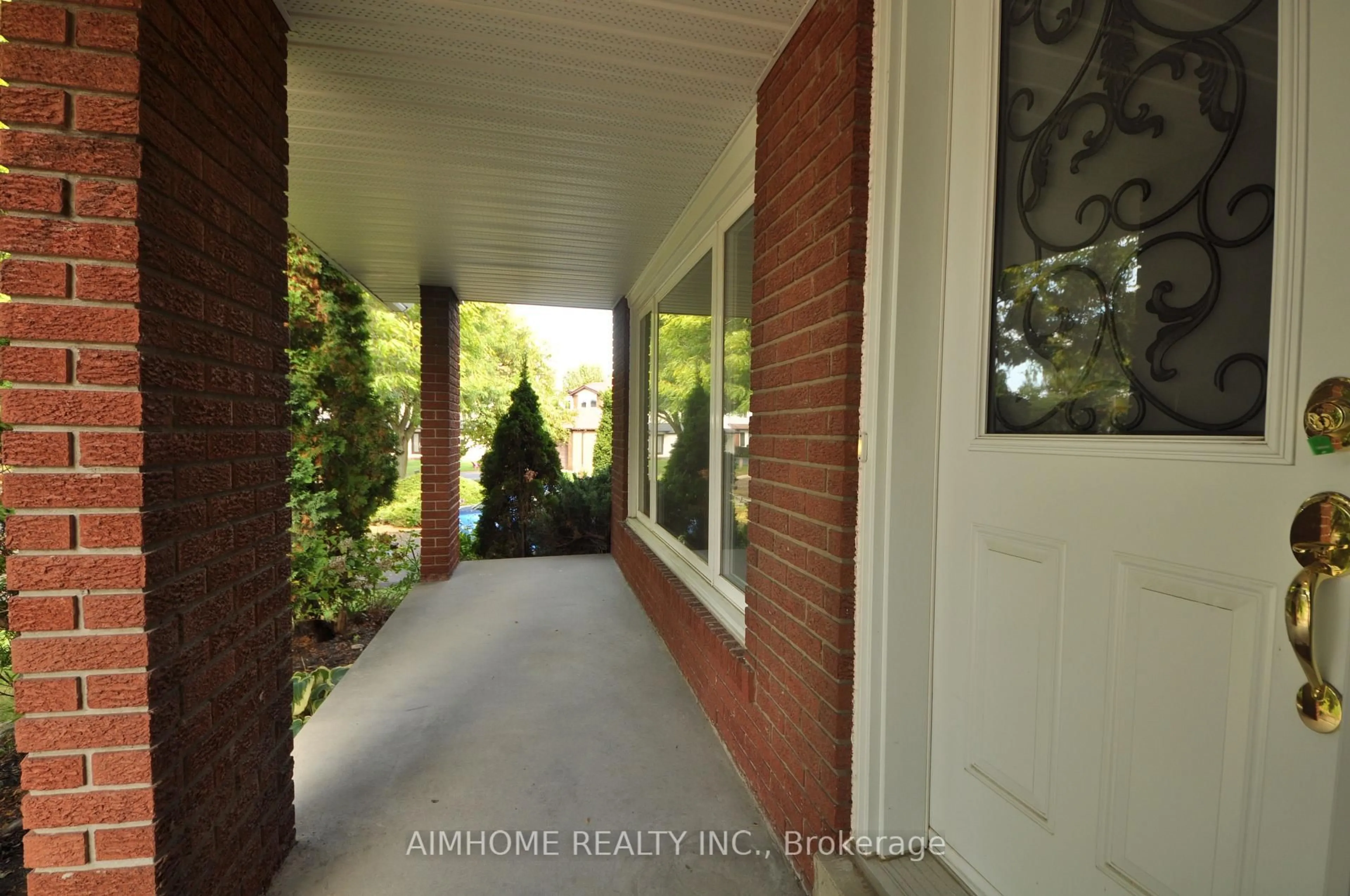 Indoor entryway for 36 Flowervale Rd, Markham Ontario L3T 4J4