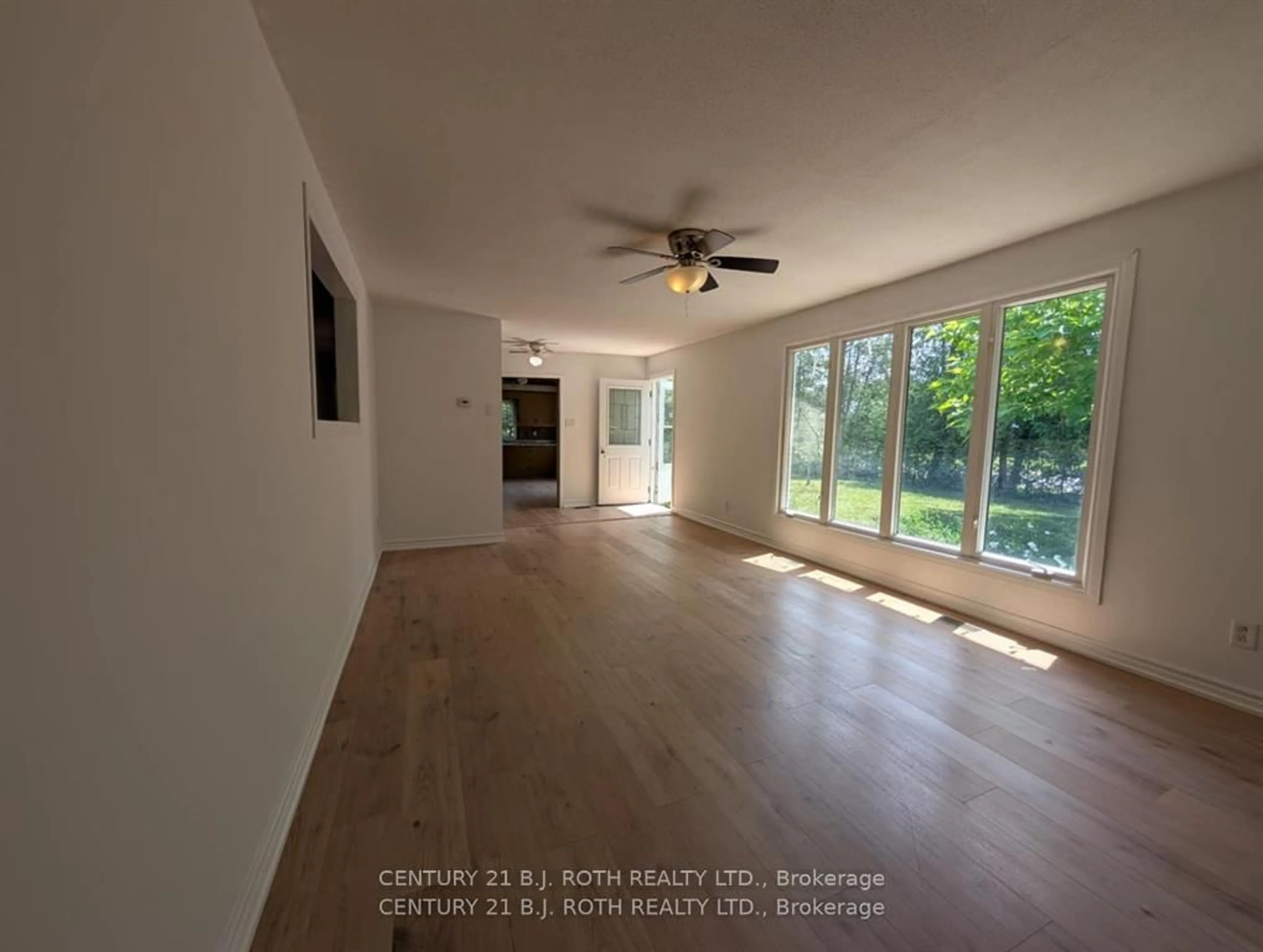 A pic of a room for 890 Lebanon Dr, Innisfil Ontario L9S 2C4