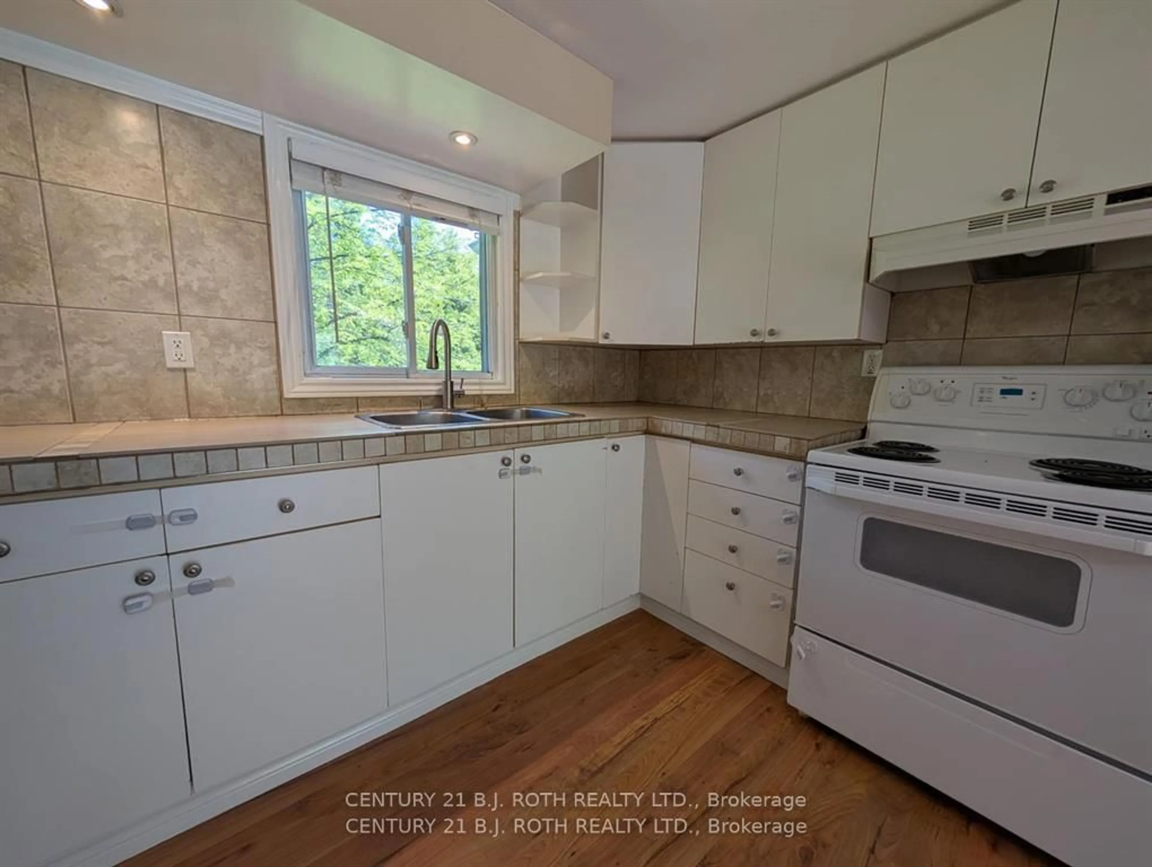 Standard kitchen, unknown for 775 James St, Innisfil Ontario L9S 2G6