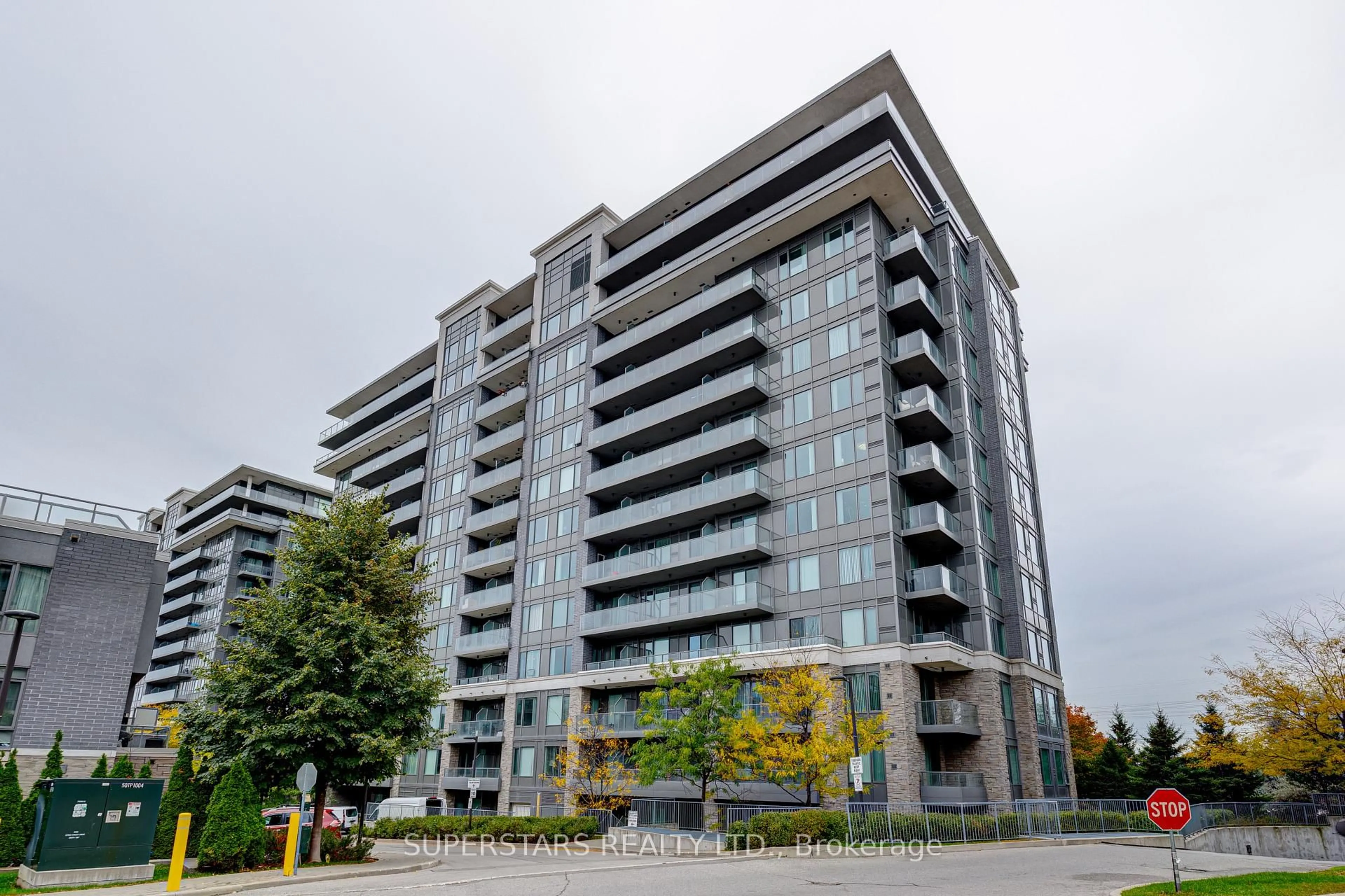 A pic from outside/outdoor area/front of a property/back of a property/a pic from drone, building for 277 South Park Rd #PH12, Markham Ontario L3T 0B7