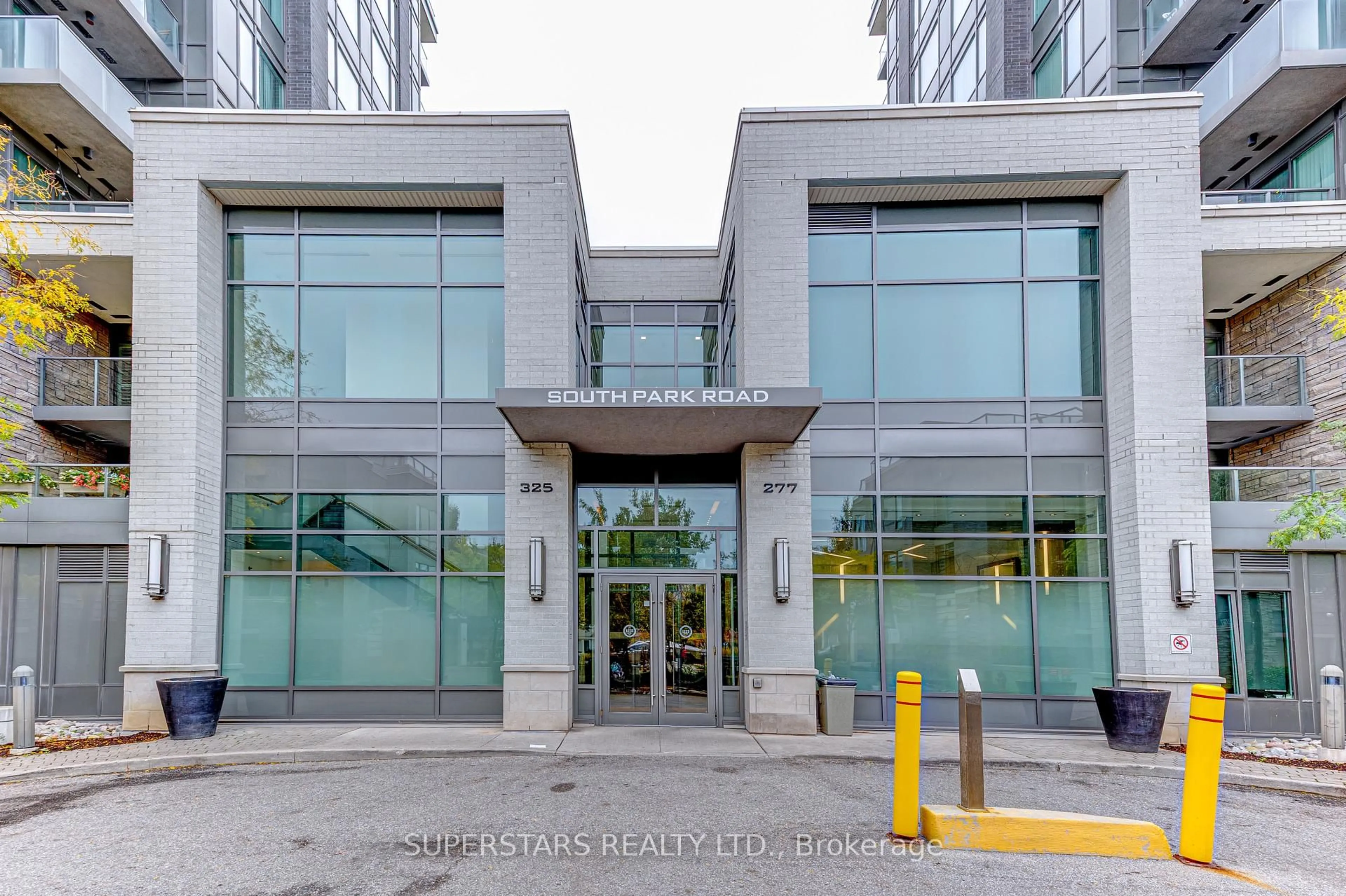 Indoor foyer for 277 South Park Rd #PH12, Markham Ontario L3T 0B7
