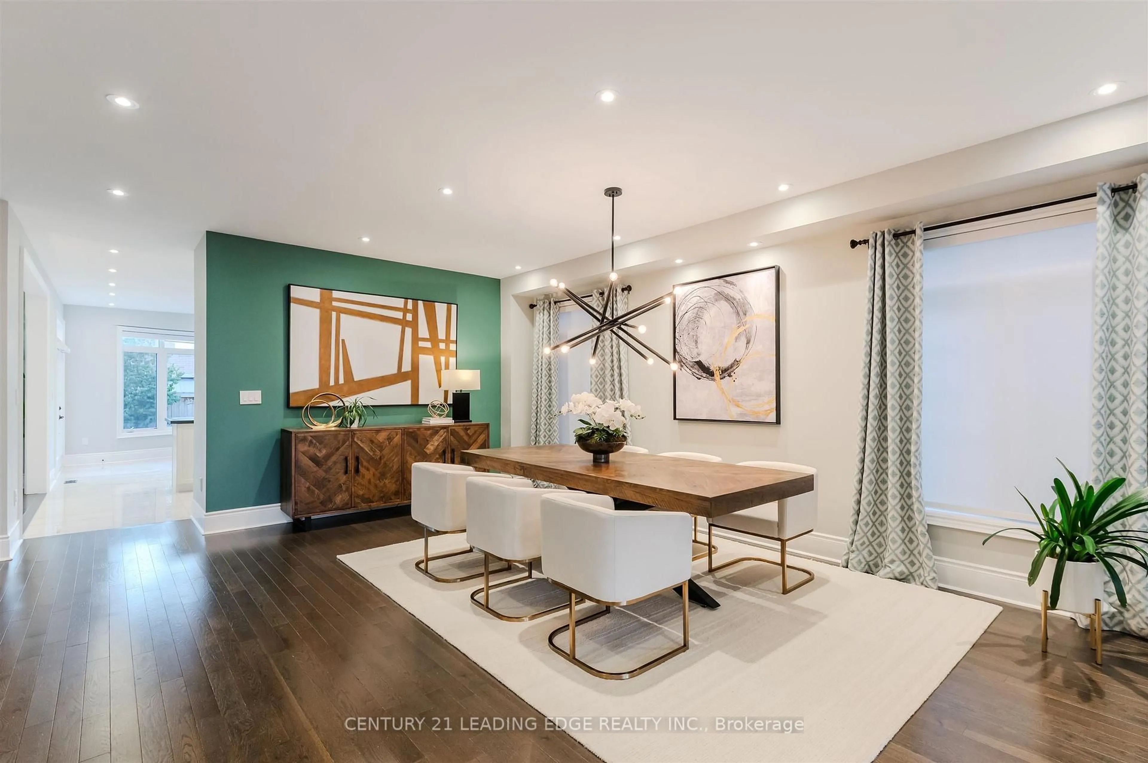 Dining room, wood/laminate floor for 82 Gibson Circ, Bradford West Gwillimbury Ontario L3Z 0W9