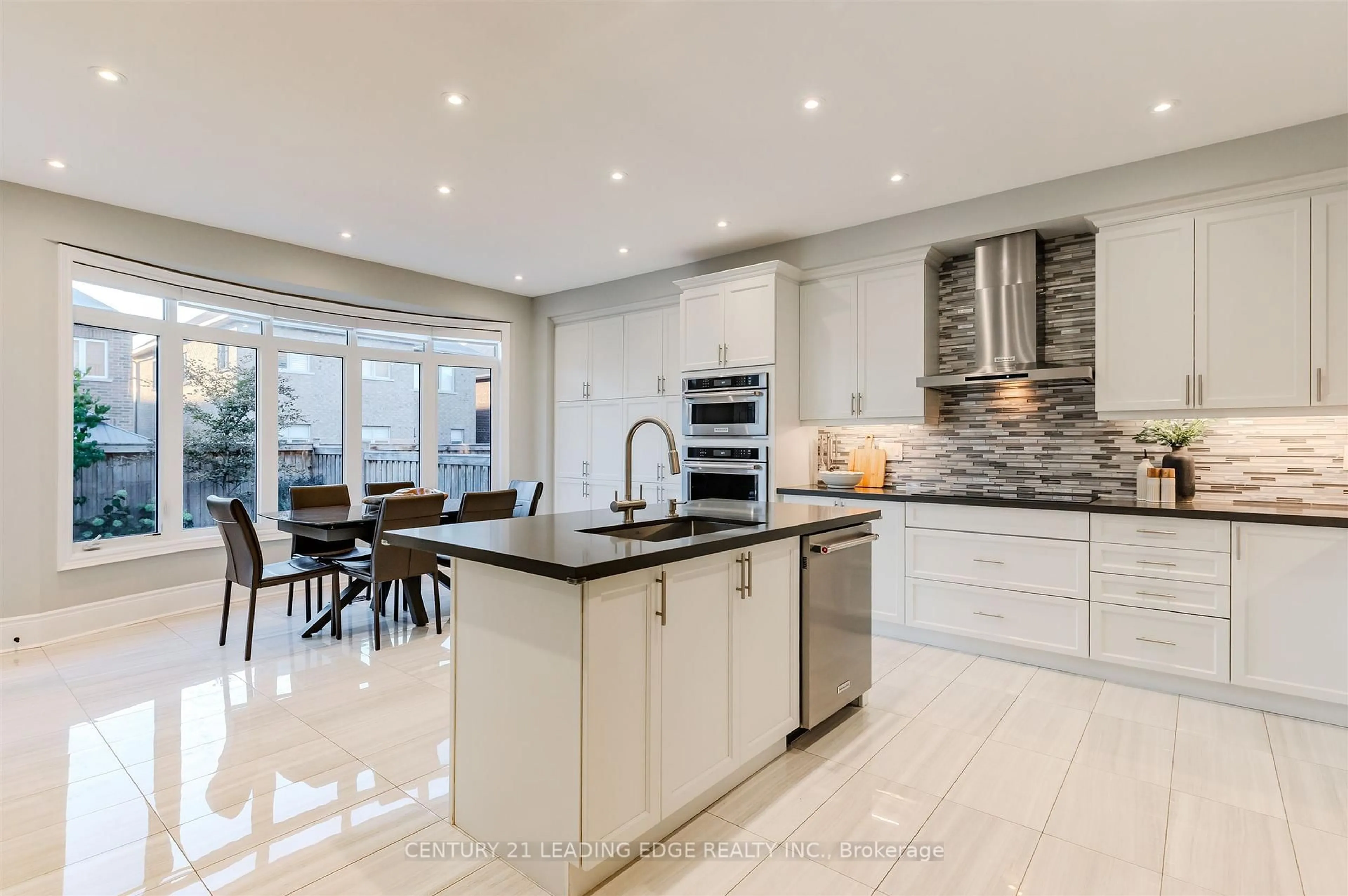 Contemporary kitchen, ceramic/tile floor for 82 Gibson Circ, Bradford West Gwillimbury Ontario L3Z 0W9