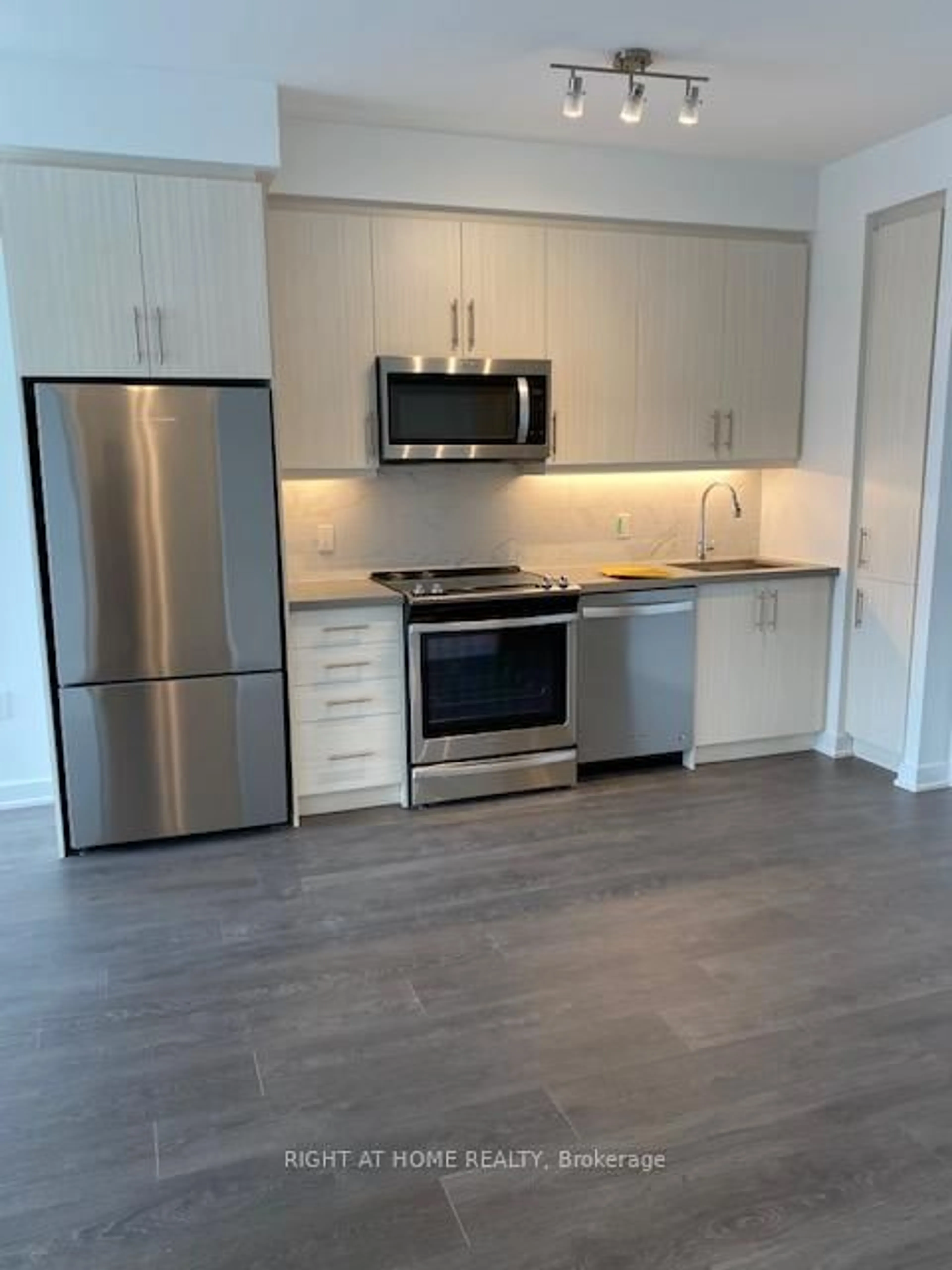 Unknown for 85 Oneida Cres #Lph01, Richmond Hill Ontario L4B 0A6