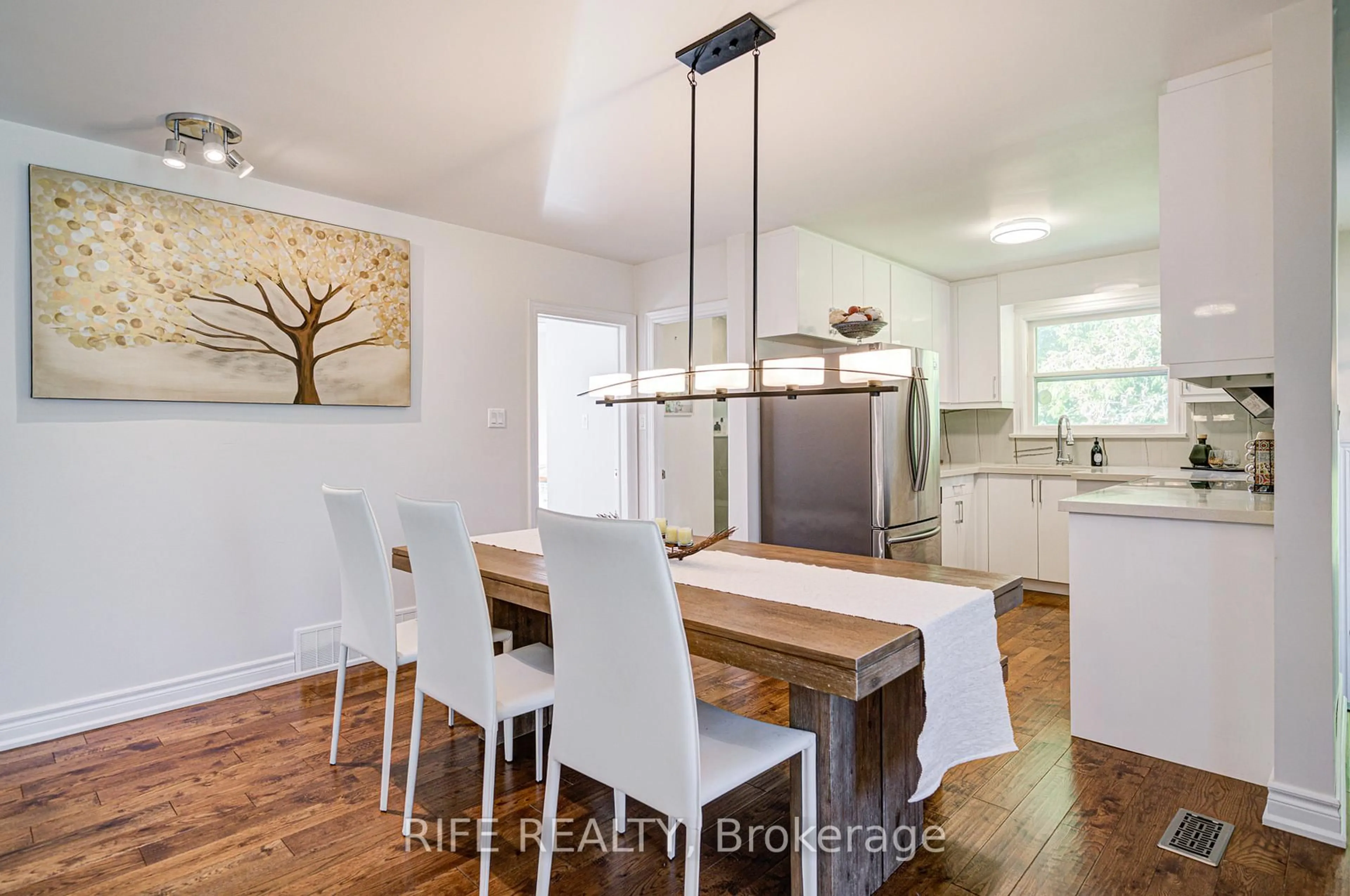 Open concept kitchen, wood/laminate floor for 306 Wenlock Ave, Richmond Hill Ontario L4C 1M7