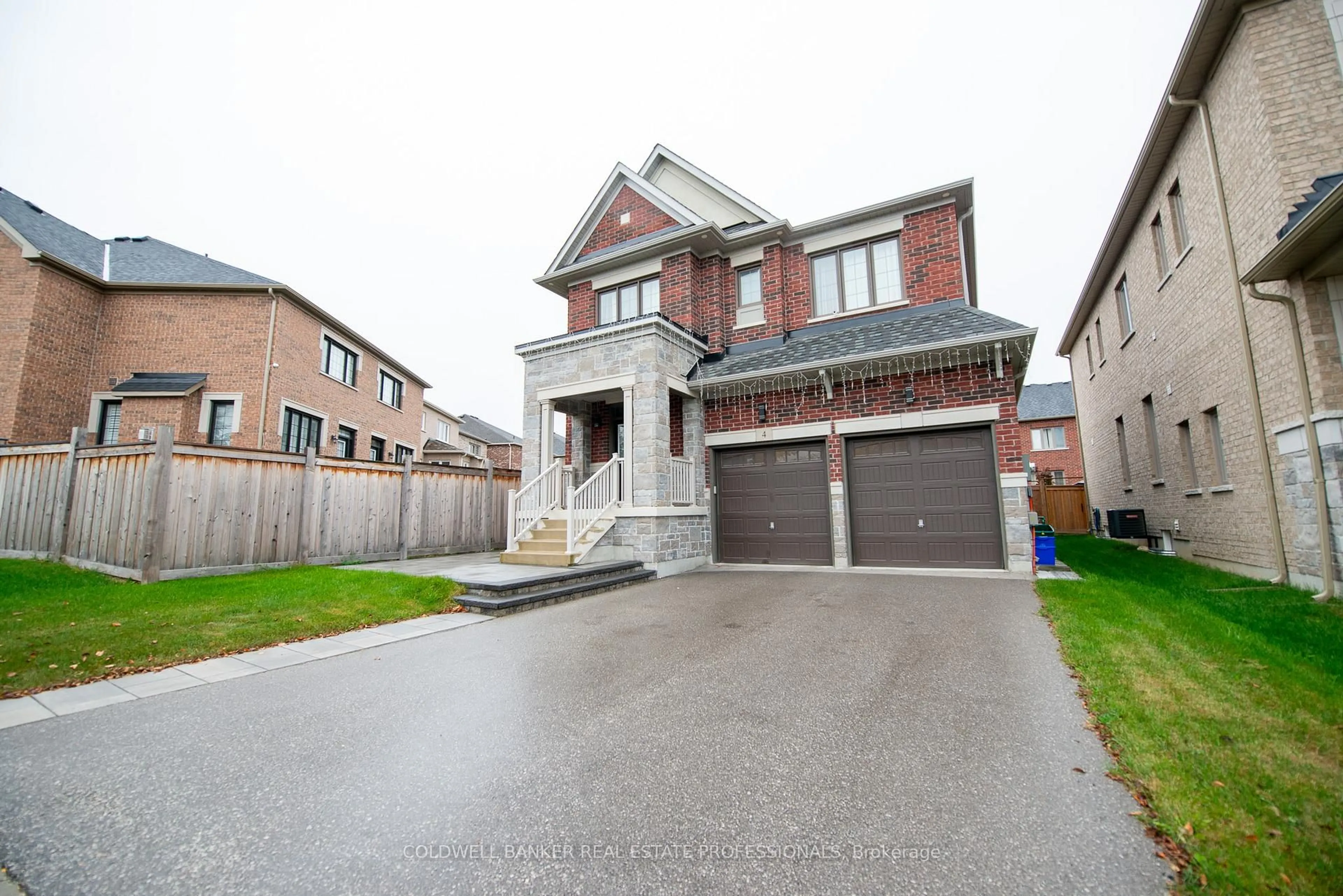 Home with brick exterior material, street for 4 Portea Lane, East Gwillimbury Ontario L9N 0S9