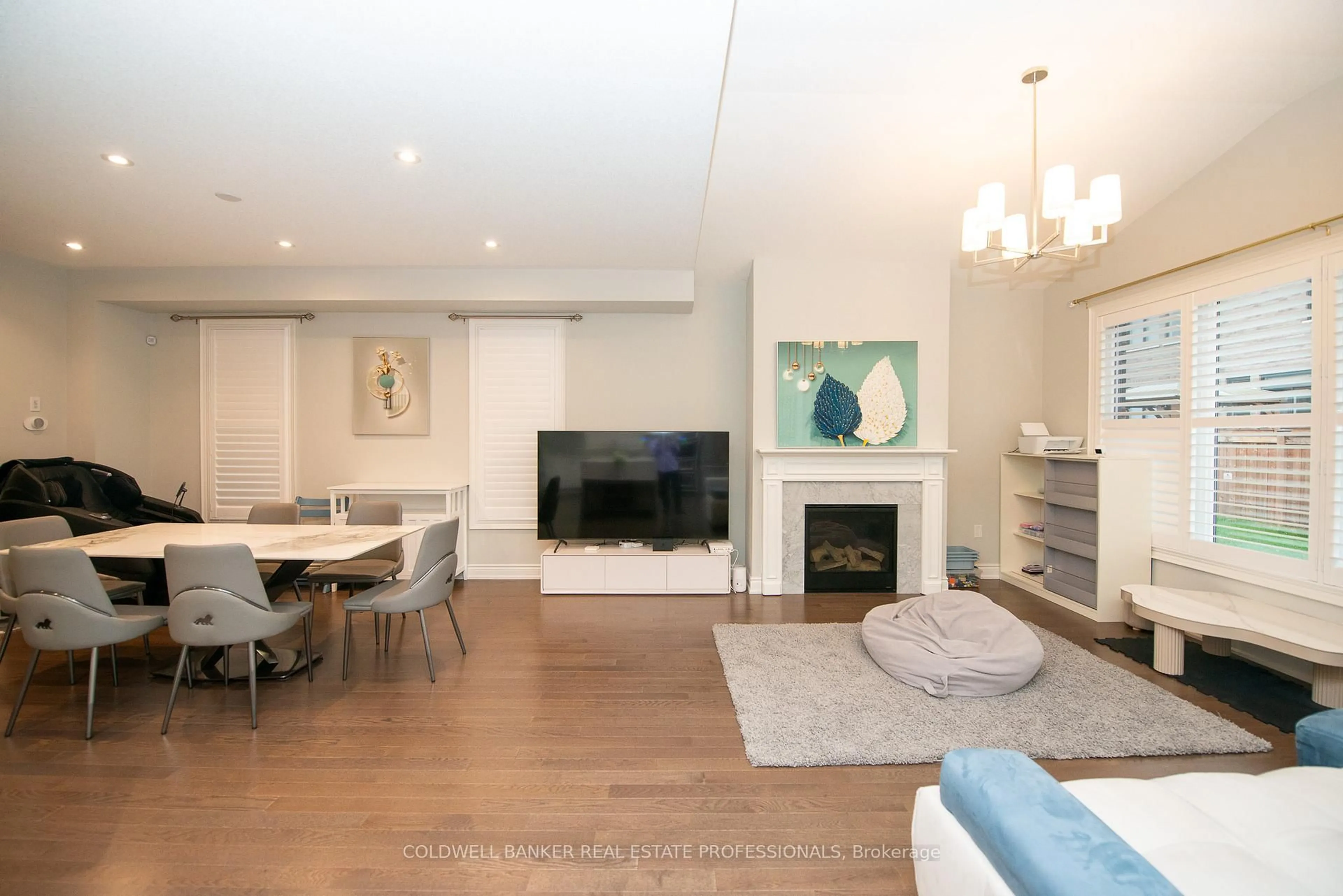 Living room with furniture, wood/laminate floor for 4 Portea Lane, East Gwillimbury Ontario L9N 0S9