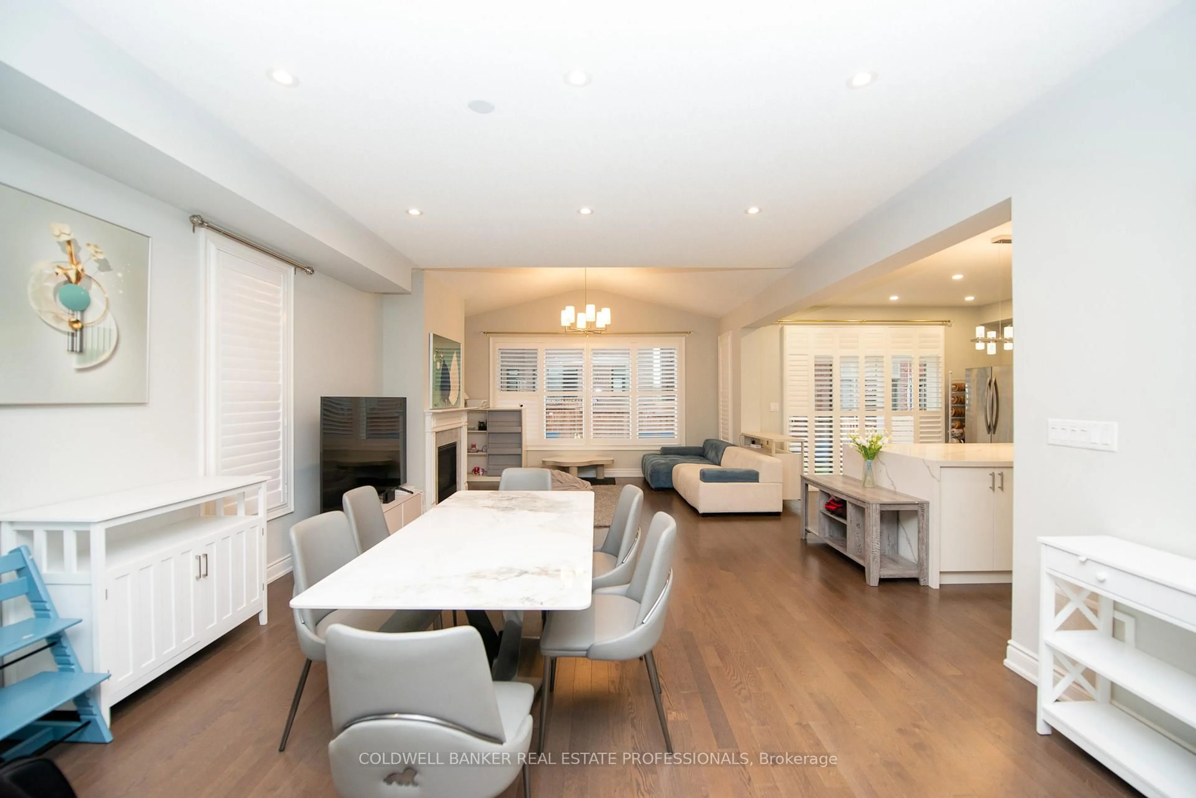 Unknown for 4 Portea Lane, East Gwillimbury Ontario L9N 0S9