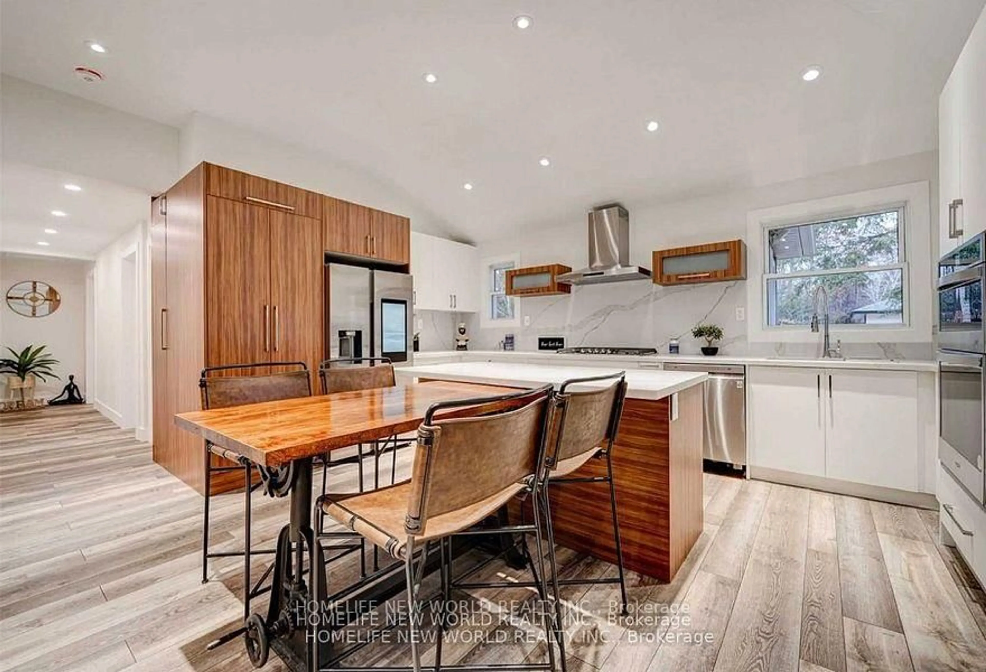 Contemporary kitchen, unknown for 65 Edith St, Georgina Ontario L0E 1L0