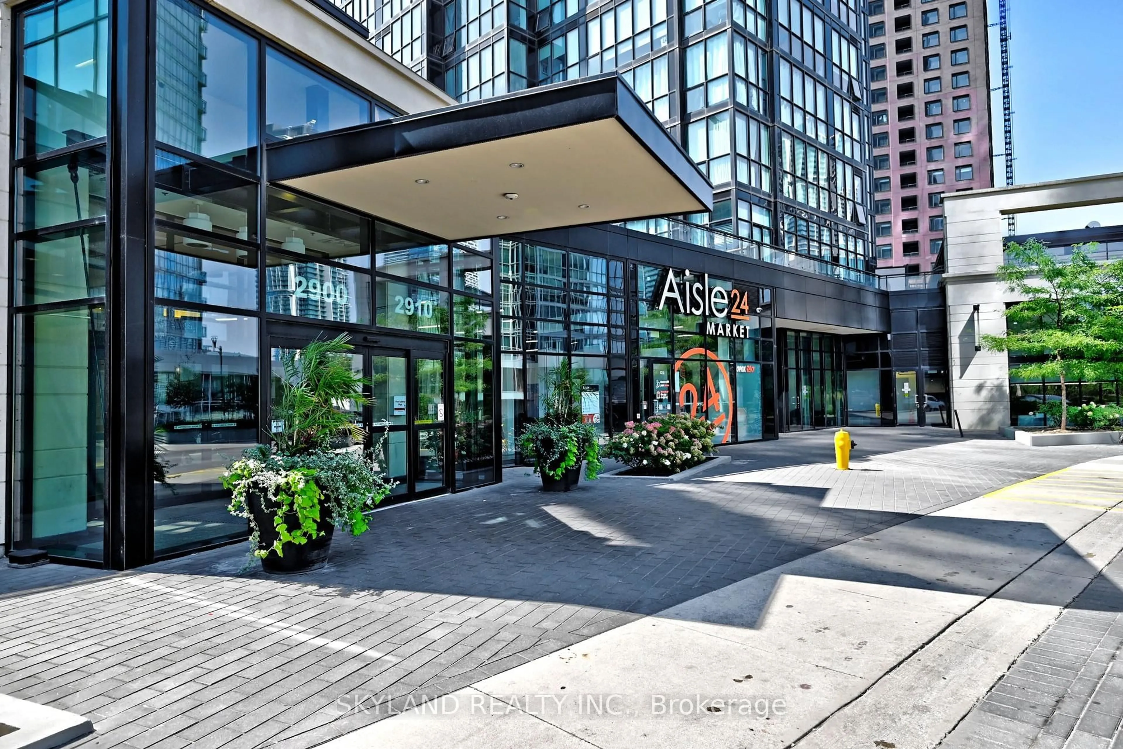 Indoor foyer for 2900 Highway 7 Rd #903, Vaughan Ontario L4K 0G3