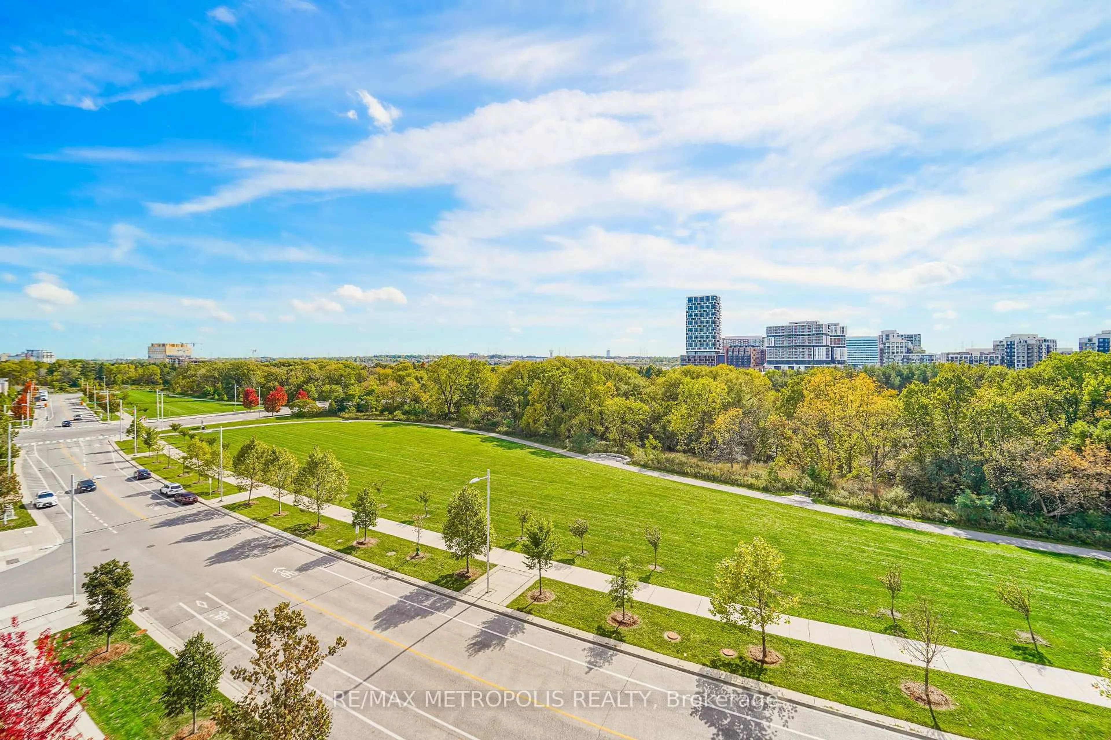 A pic from outside/outdoor area/front of a property/back of a property/a pic from drone, city buildings view from balcony for 18 Uptown Dr #819, Markham Ontario L3R 5M5