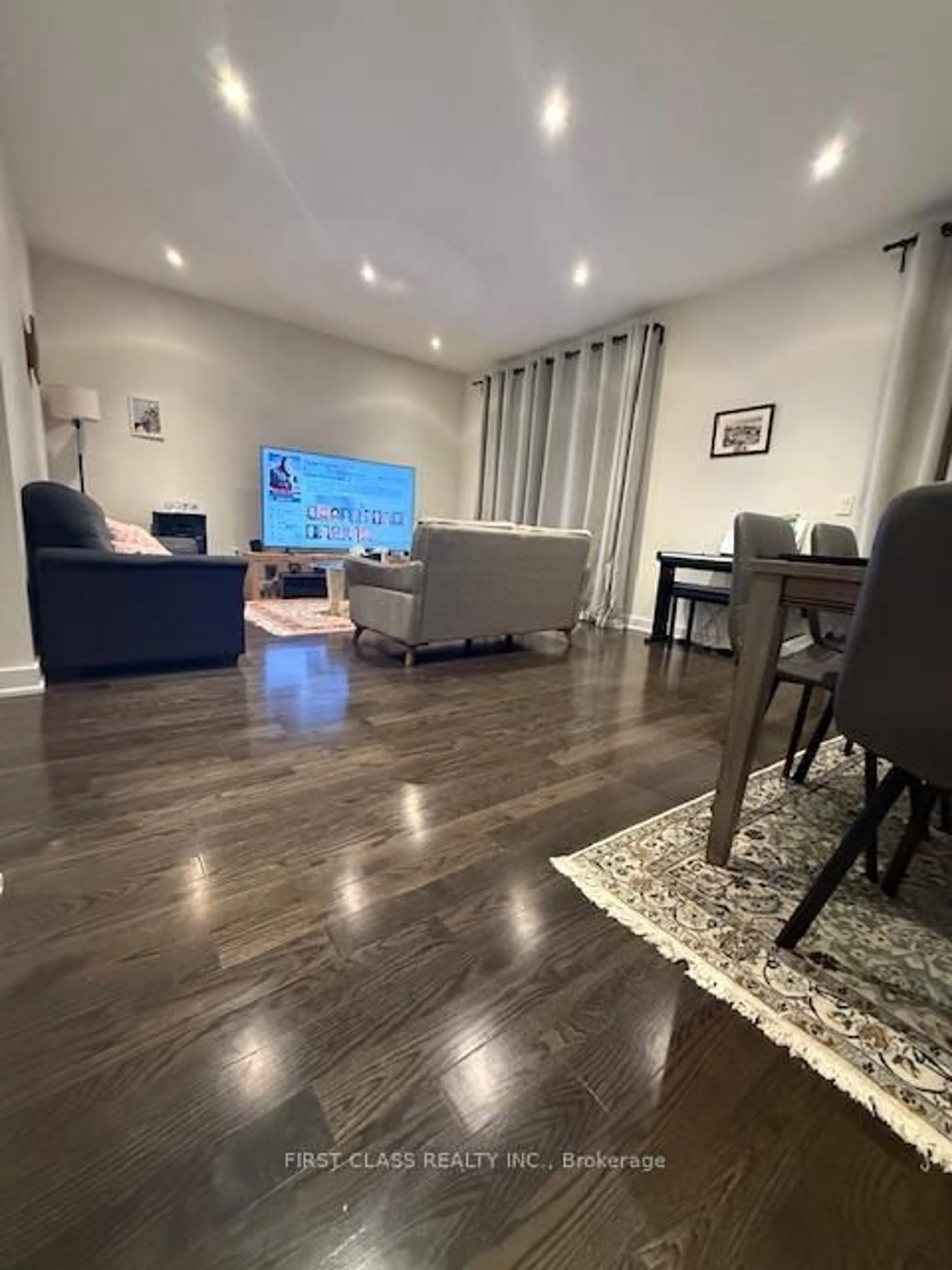 Living room with furniture, wood/laminate floor for 52 Helliwell Cres, Richmond Hill Ontario L4E 1C7
