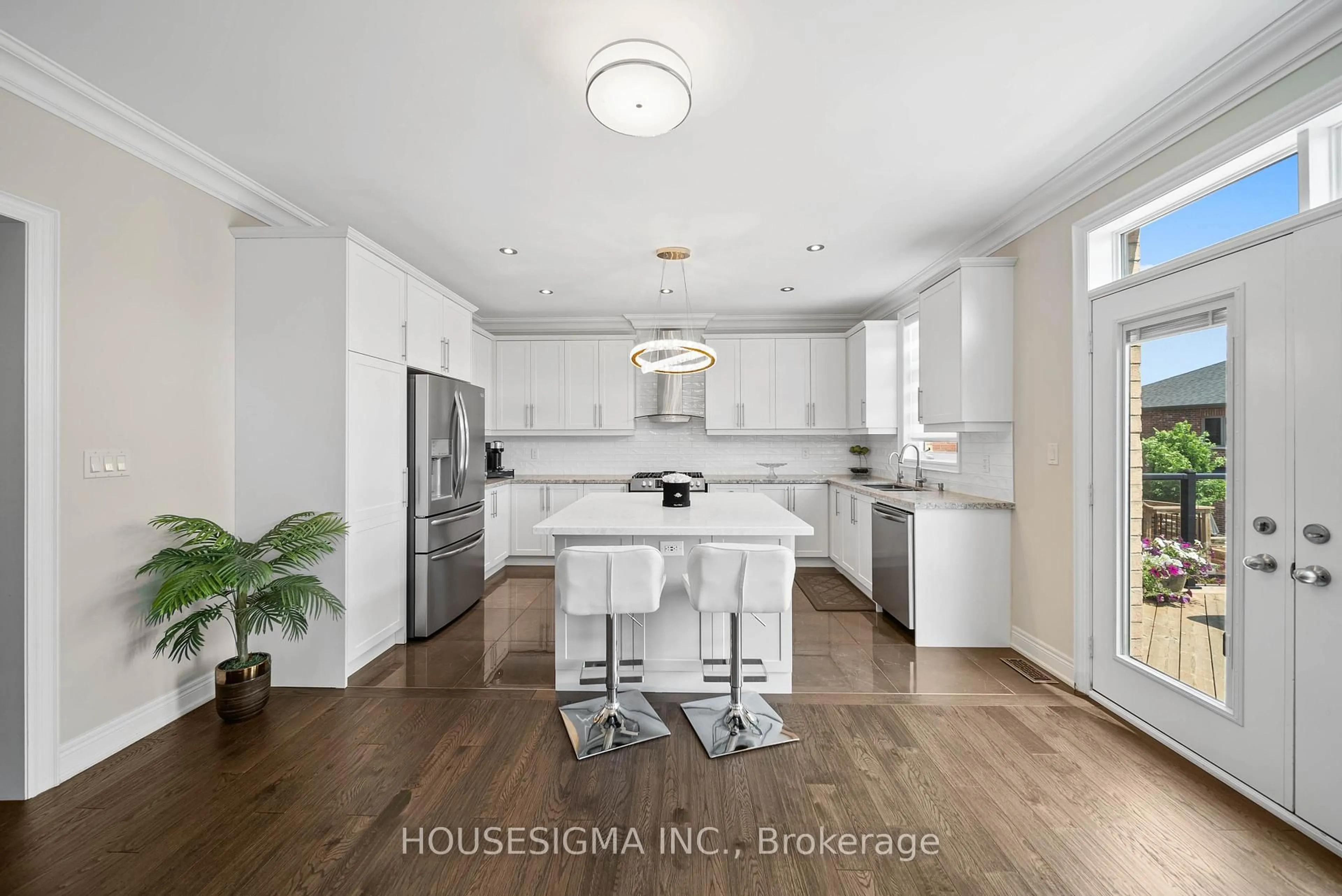 Open concept kitchen, unknown for 94 Forest Edge Cres, East Gwillimbury Ontario L9N 0S6