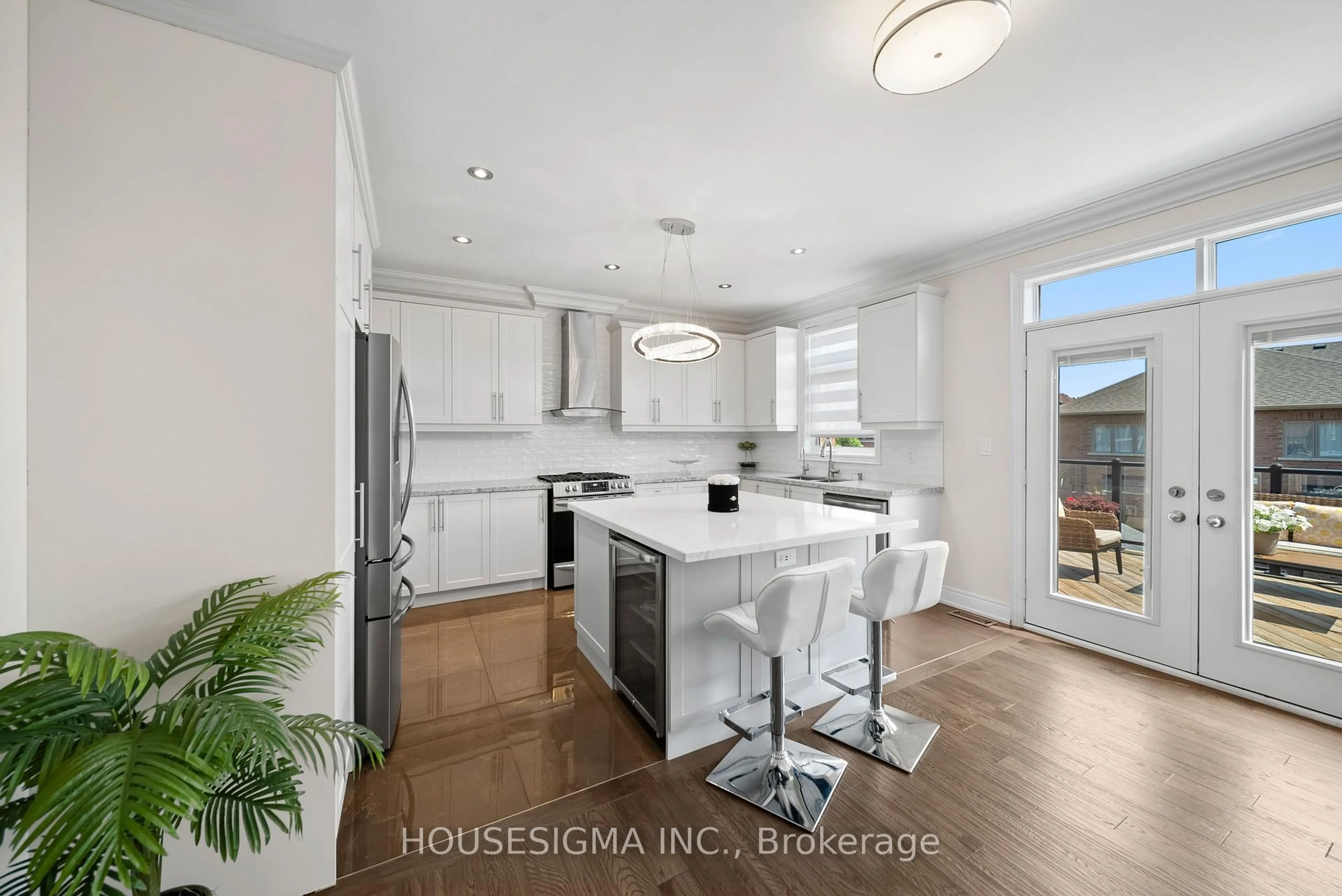 Open concept kitchen, unknown for 94 Forest Edge Cres, East Gwillimbury Ontario L9N 0S6