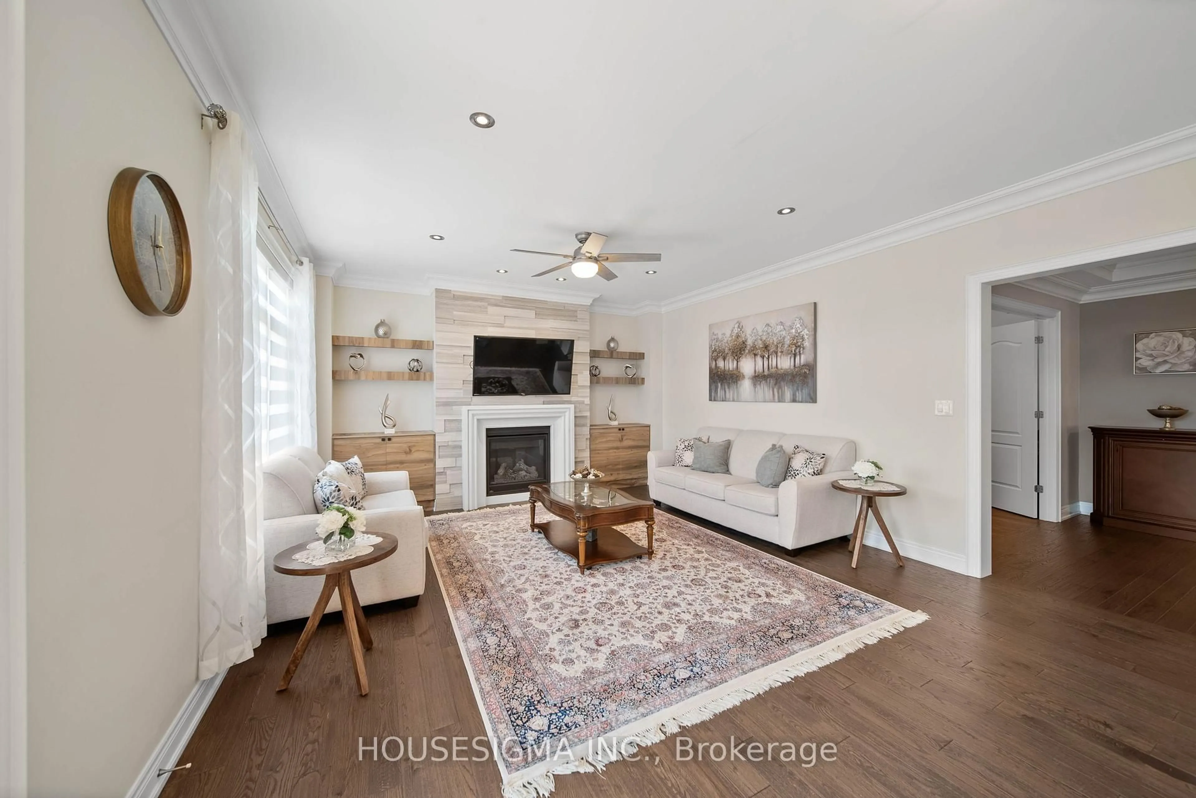 Living room with furniture, unknown for 94 Forest Edge Cres, East Gwillimbury Ontario L9N 0S6