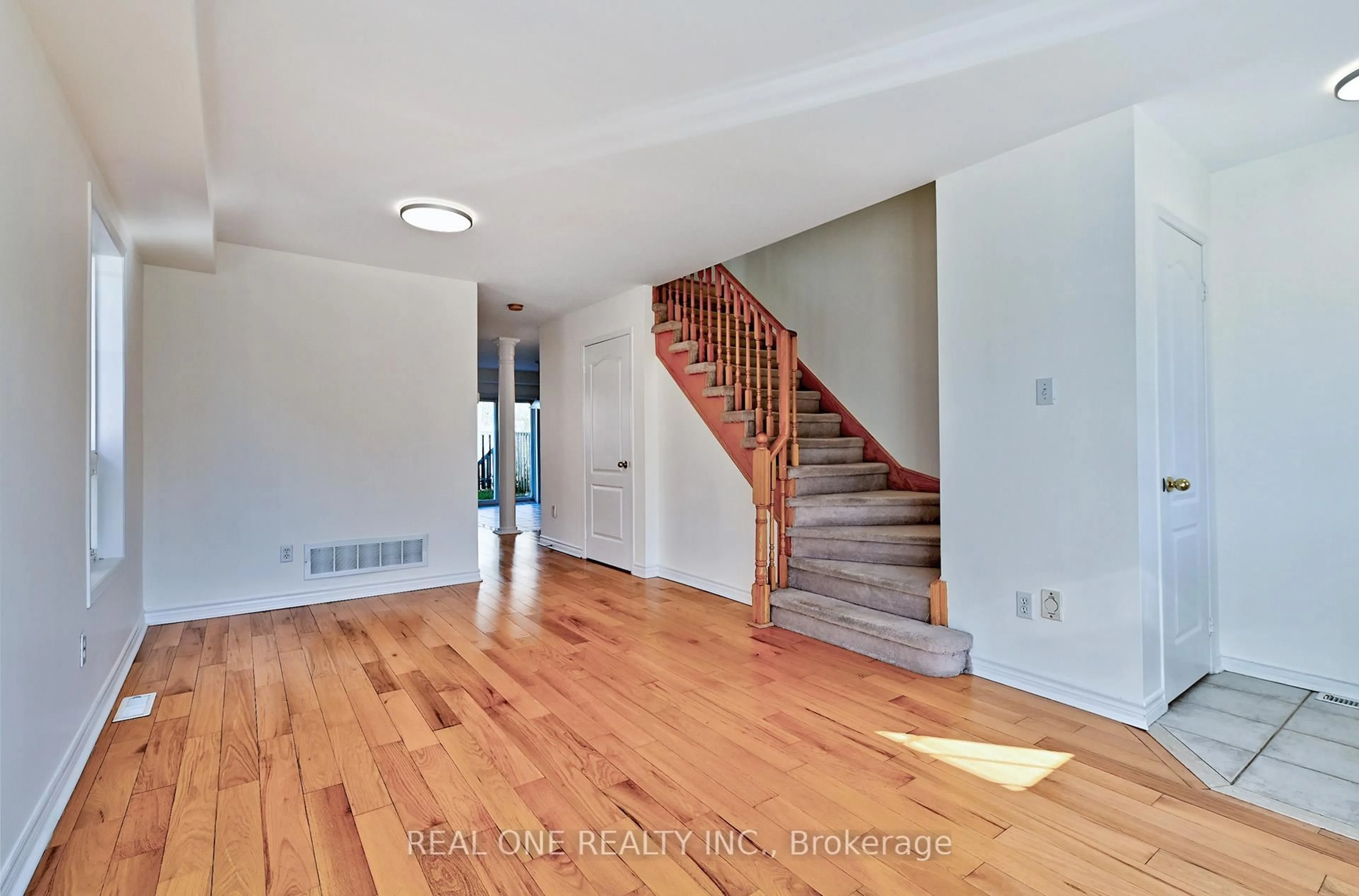 Indoor entryway for 177 Fred Mclaren Blvd, Markham Ontario L6E 1G8