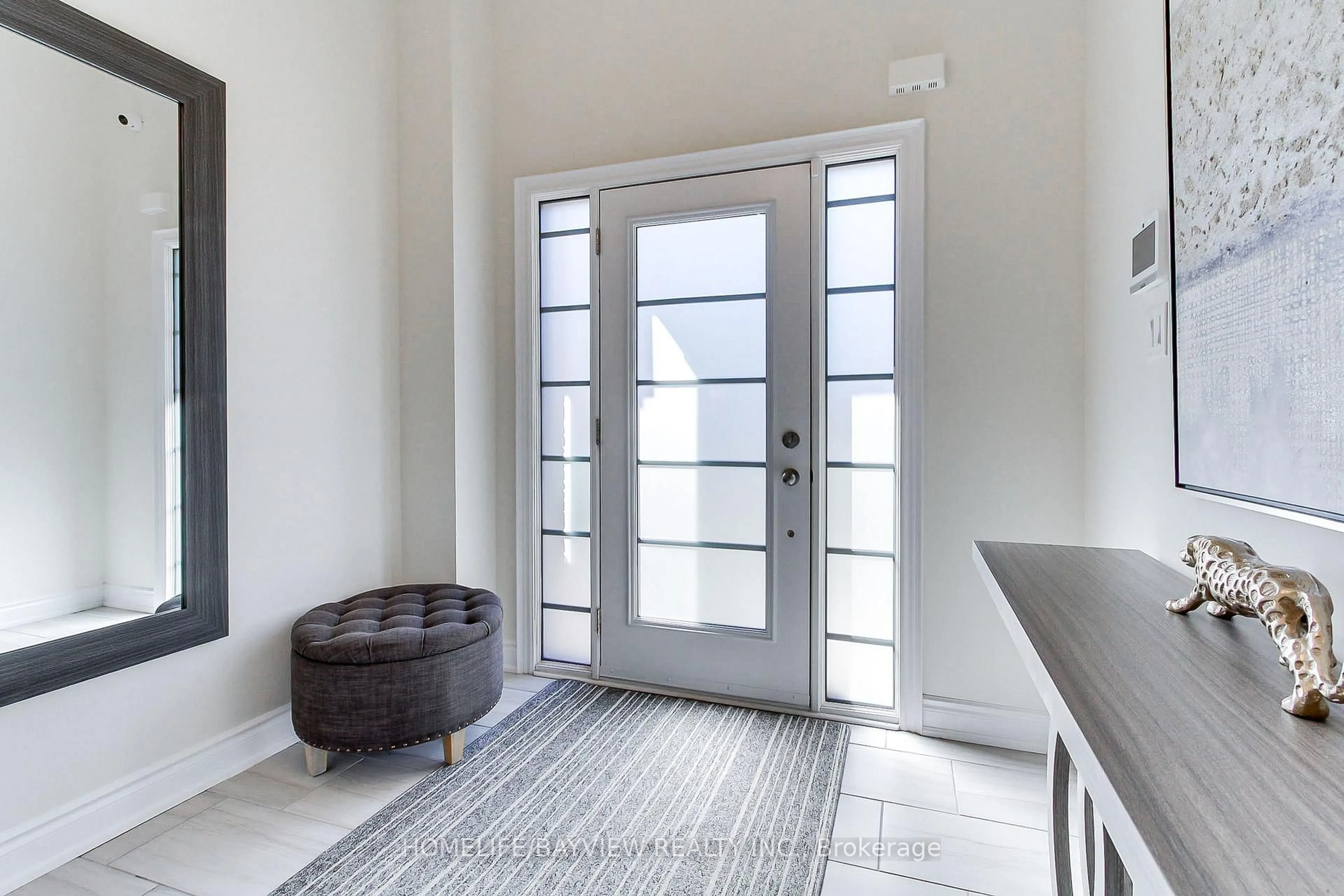 Indoor entryway for 70 Lorne Thomas Pl, New Tecumseth Ontario L9R 0V8