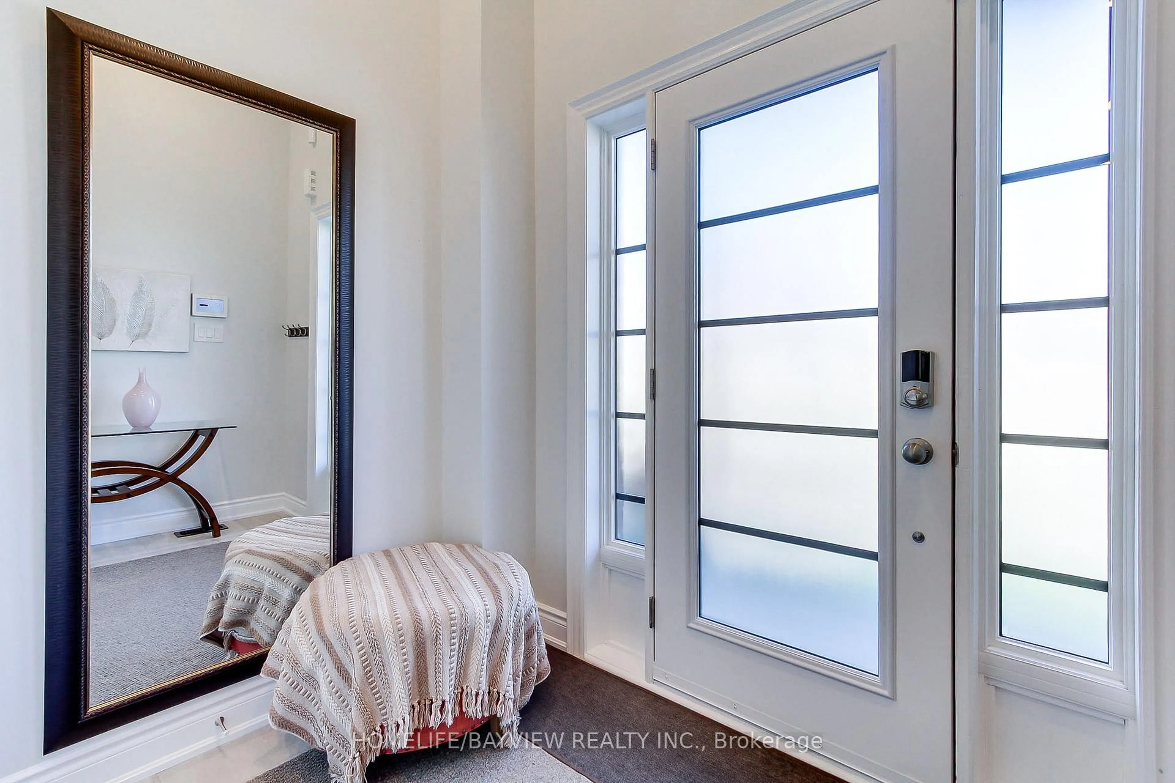 Indoor entryway for 37 Arnold Cres, New Tecumseth Ontario L9R 0T6