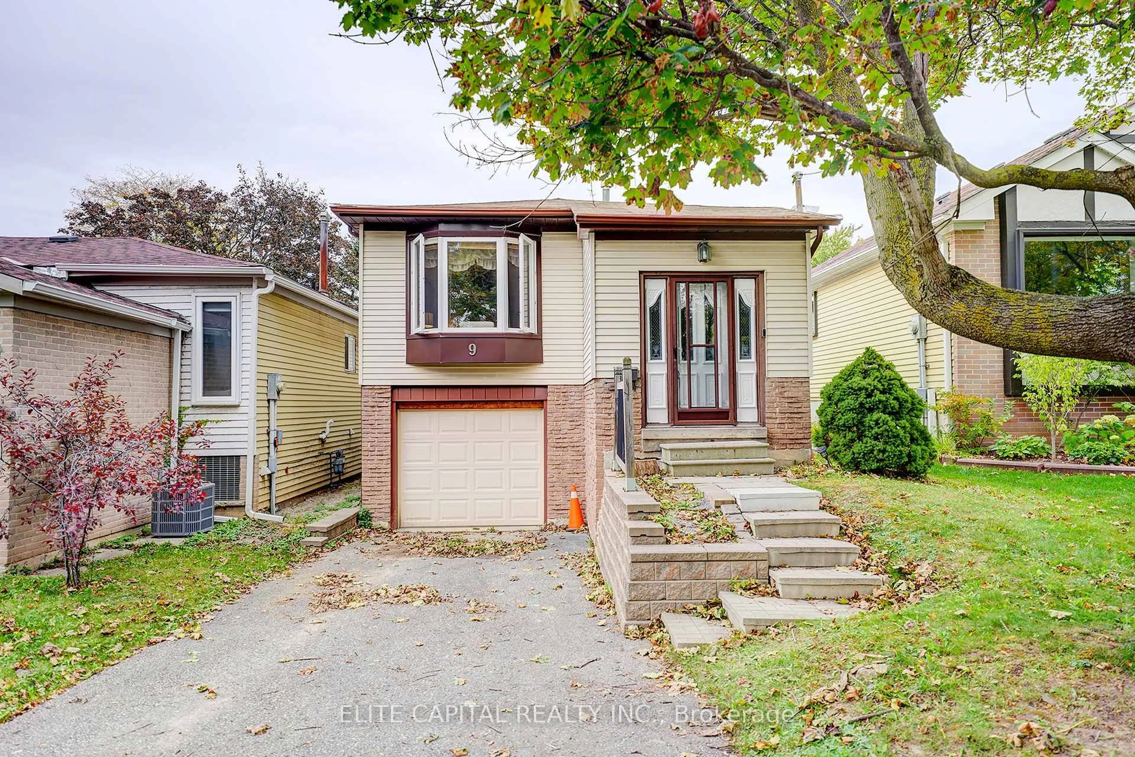 Home with vinyl exterior material, street for 9 Snowshoe Cres, Markham Ontario L3T 4M5