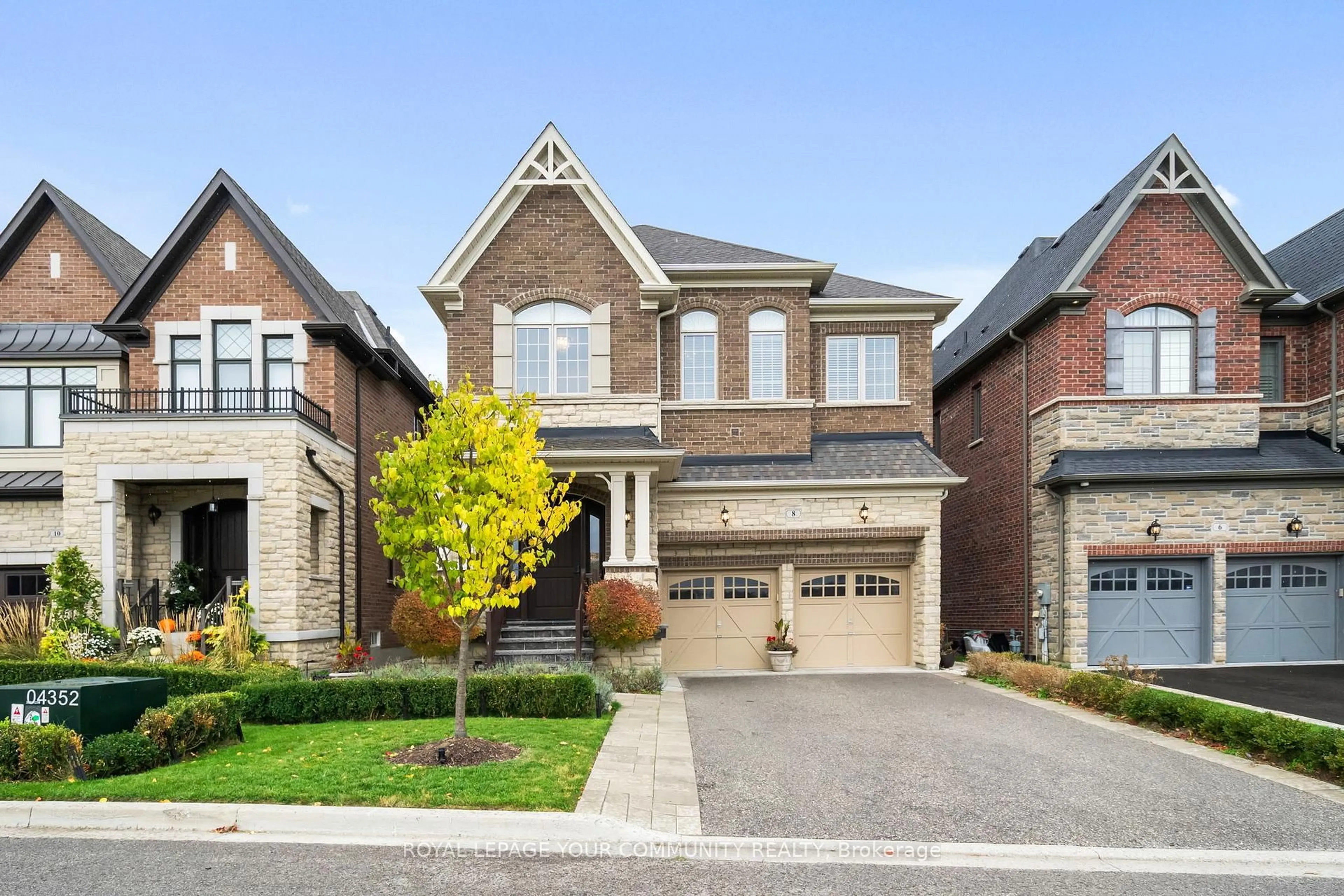 Home with brick exterior material, street for 8 King Blvd, King Ontario L7B 0P4