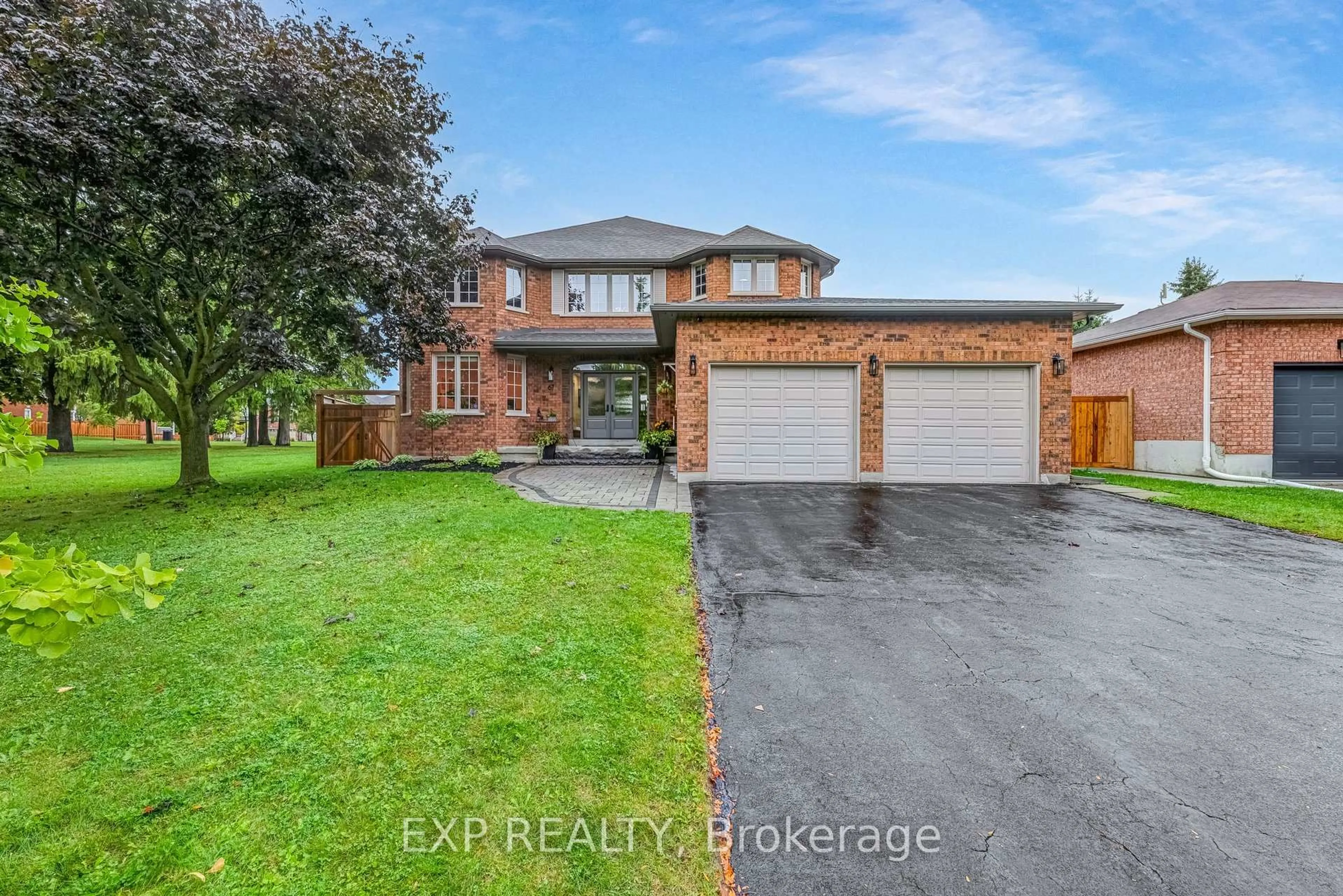 A pic from outside/outdoor area/front of a property/back of a property/a pic from drone, street for 67 Geoffrey Cres, Whitchurch-Stouffville Ontario L4A 5C1
