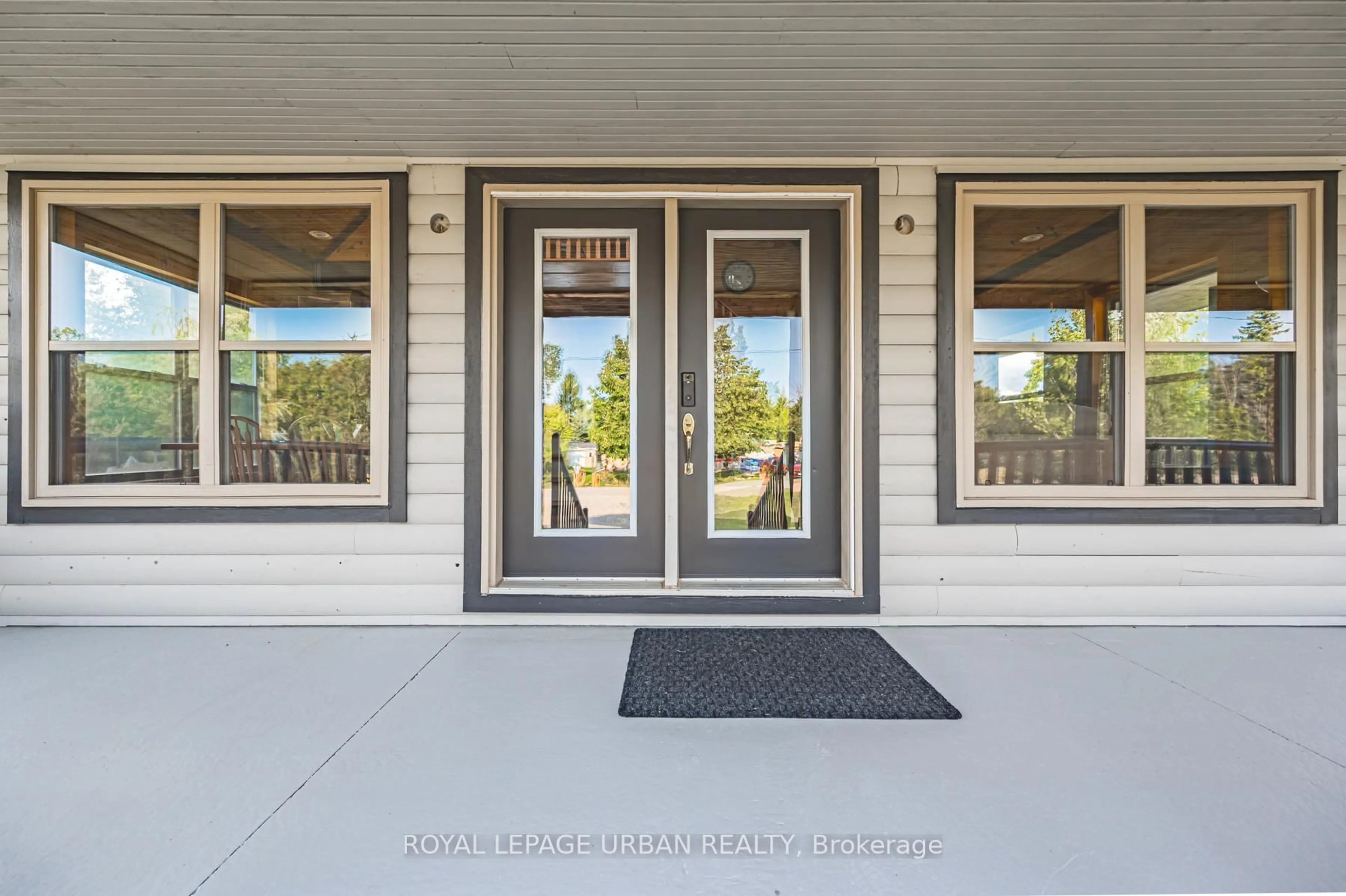Indoor entryway for 756 Rockaway Rd, Georgina Ontario L0E 1S0