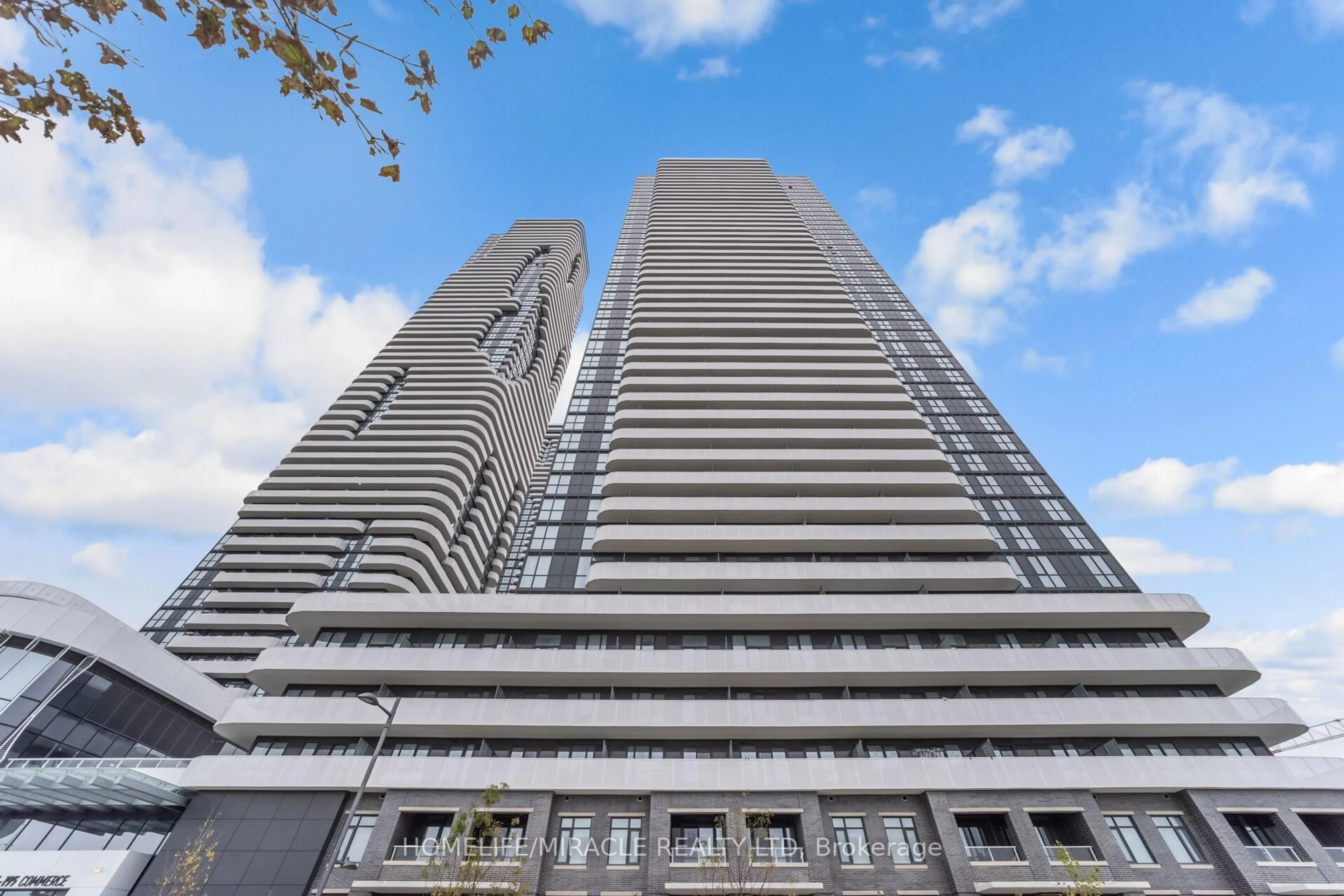 Indoor foyer for 195 Commerce St #3717, Vaughan Ontario L4K 0P9