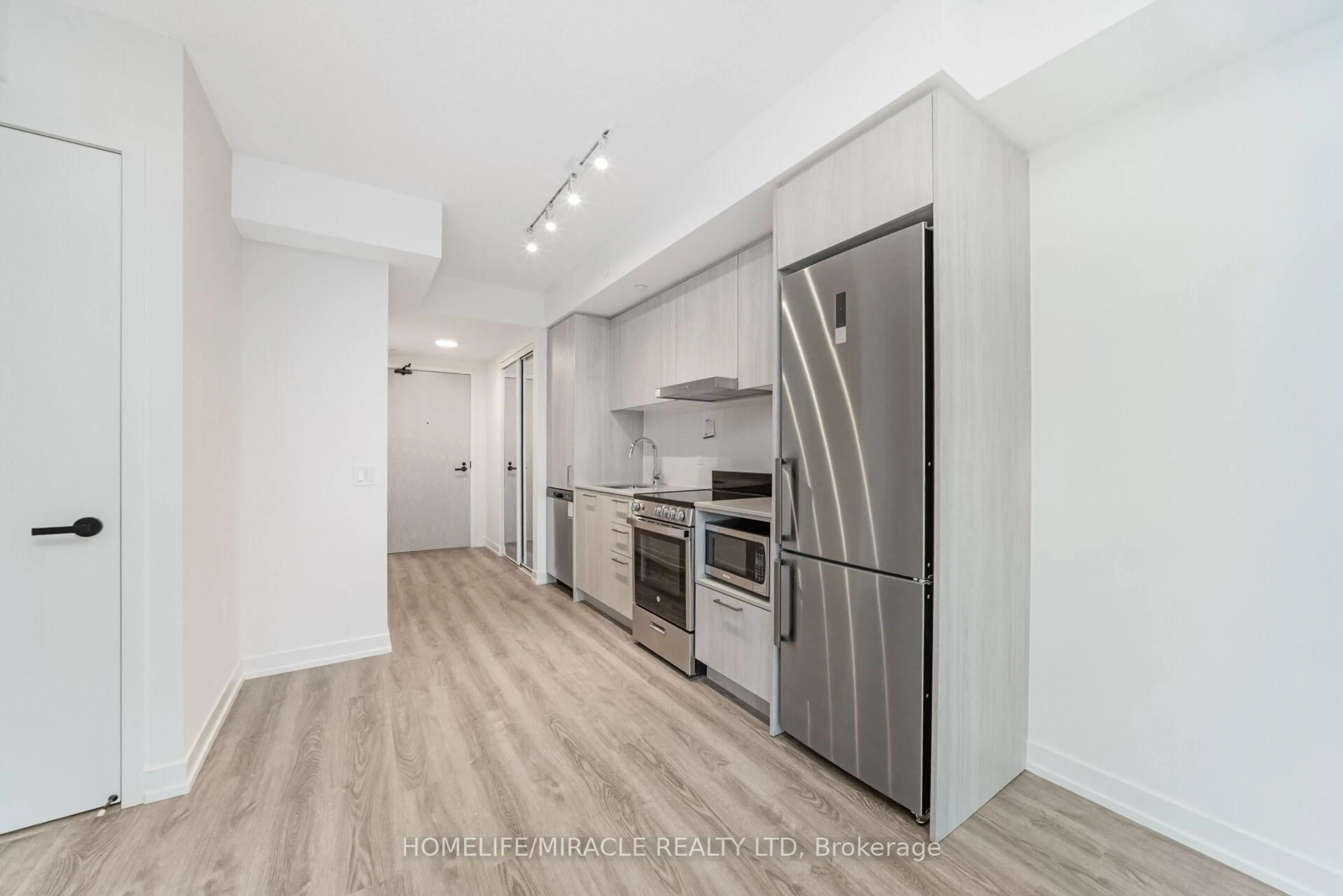 Standard kitchen, unknown for 195 Commerce St #3717, Vaughan Ontario L4K 0P9