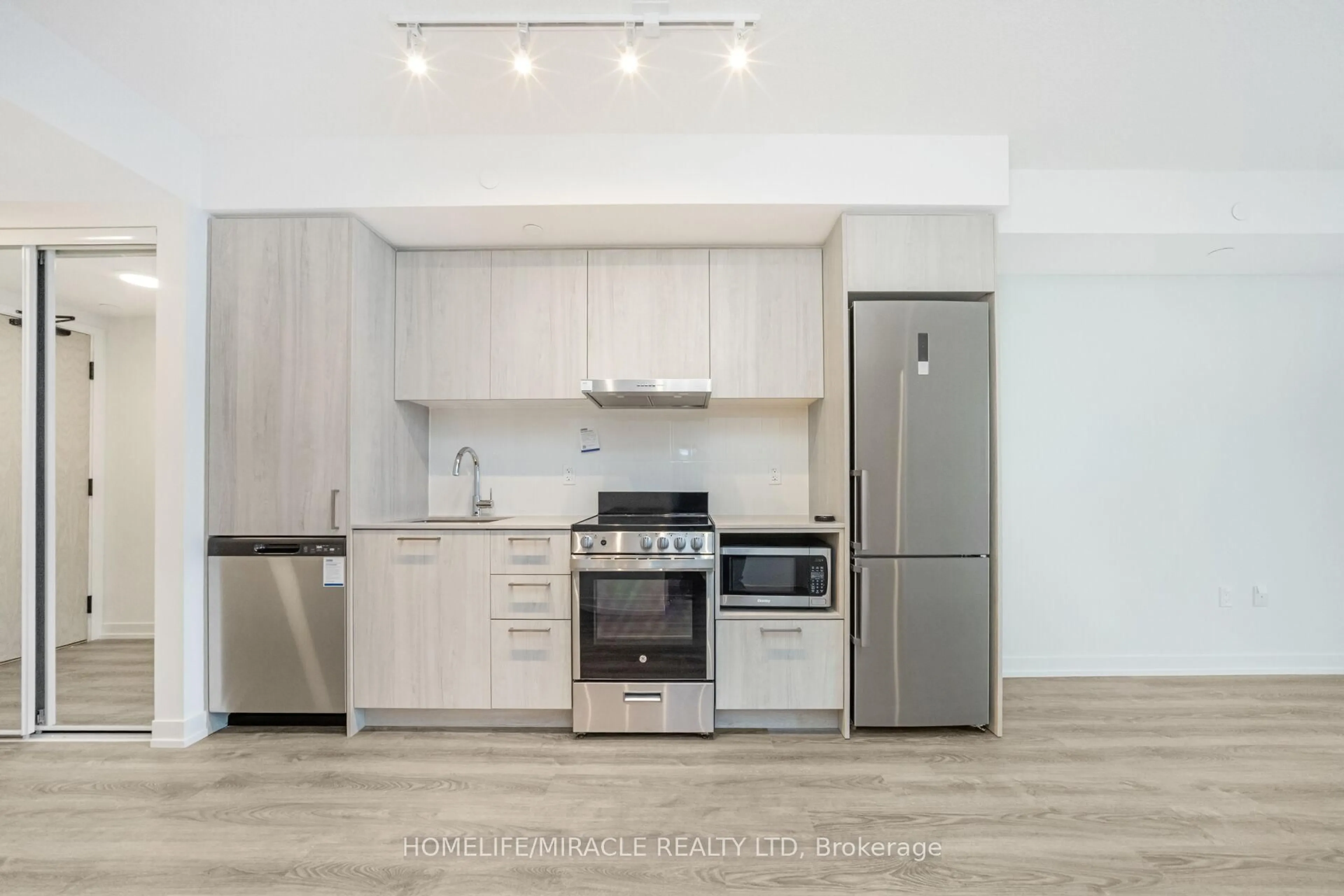 Standard kitchen, unknown for 195 Commerce St #3717, Vaughan Ontario L4K 0P9