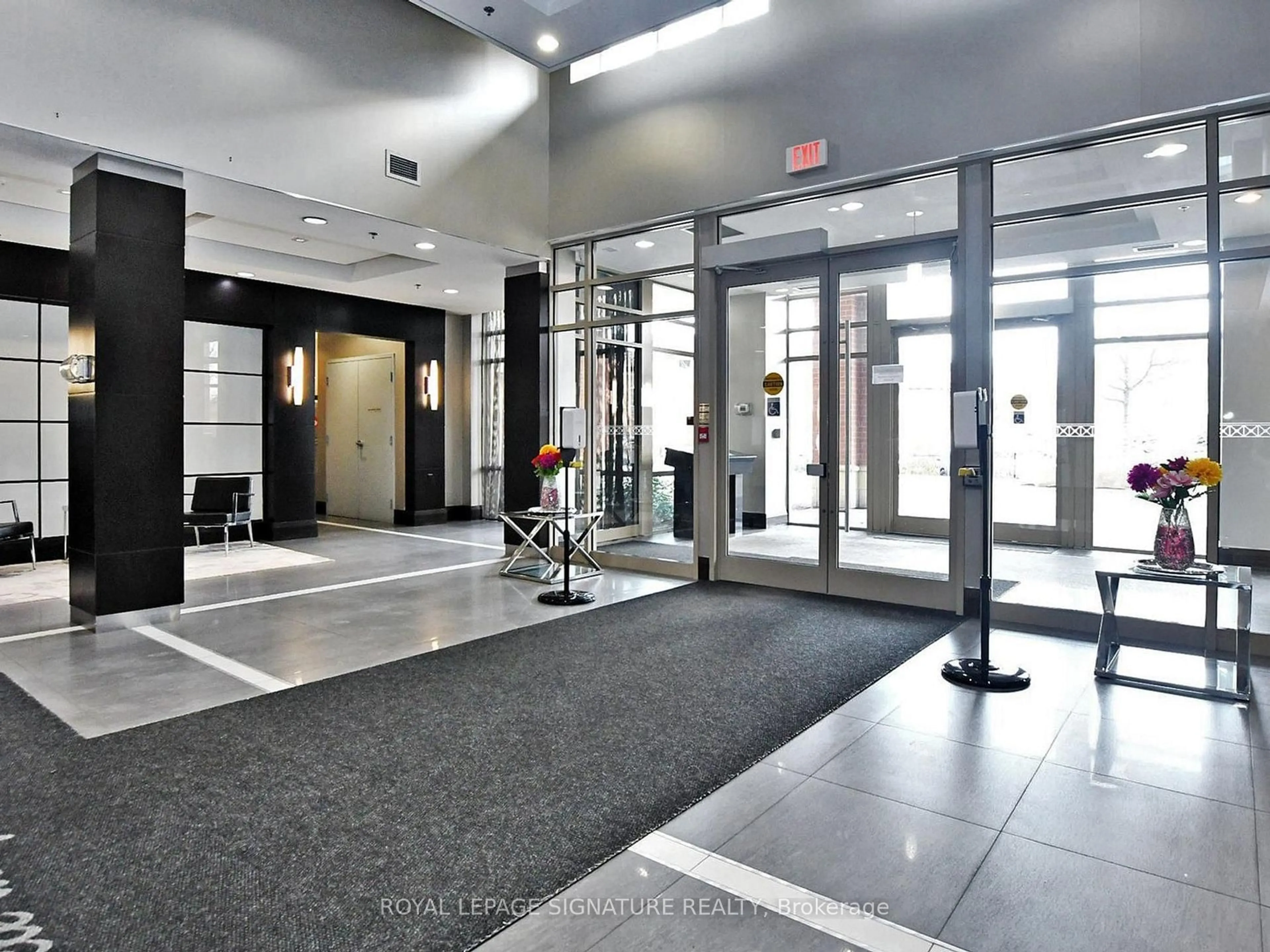 Indoor foyer for 75 King Williams Cres #708, Richmond Hill Ontario L4B 0C1