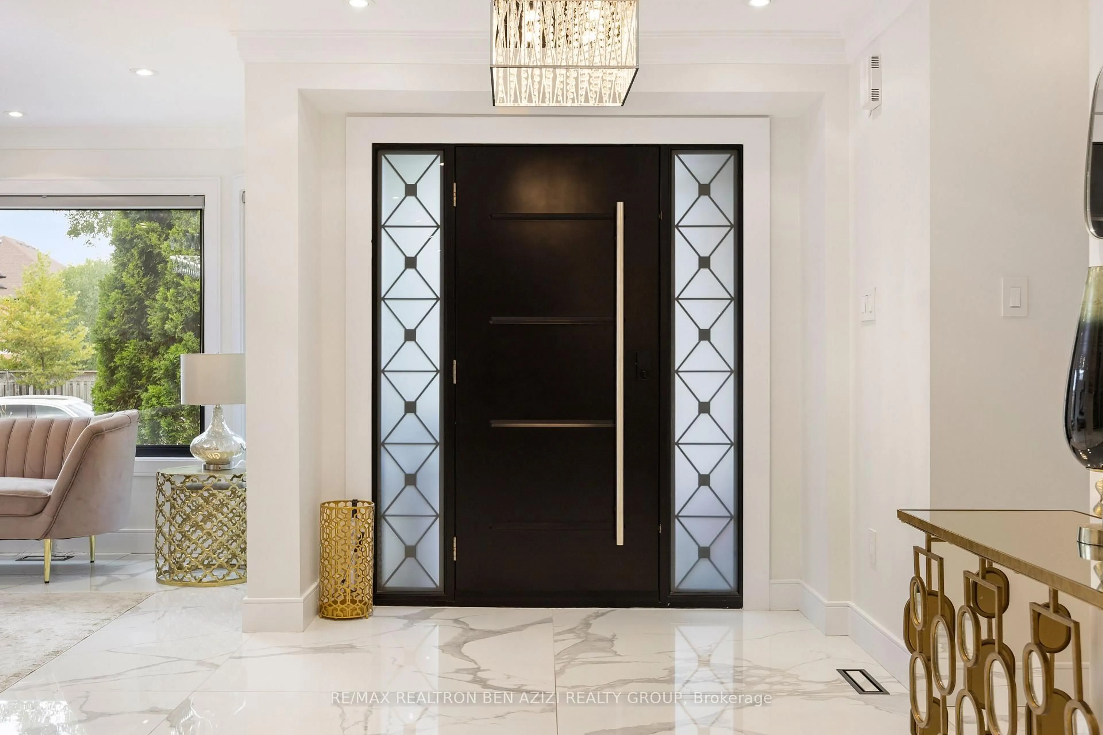 Indoor entryway for 78 Charing Cres, Aurora Ontario L4G 6P5