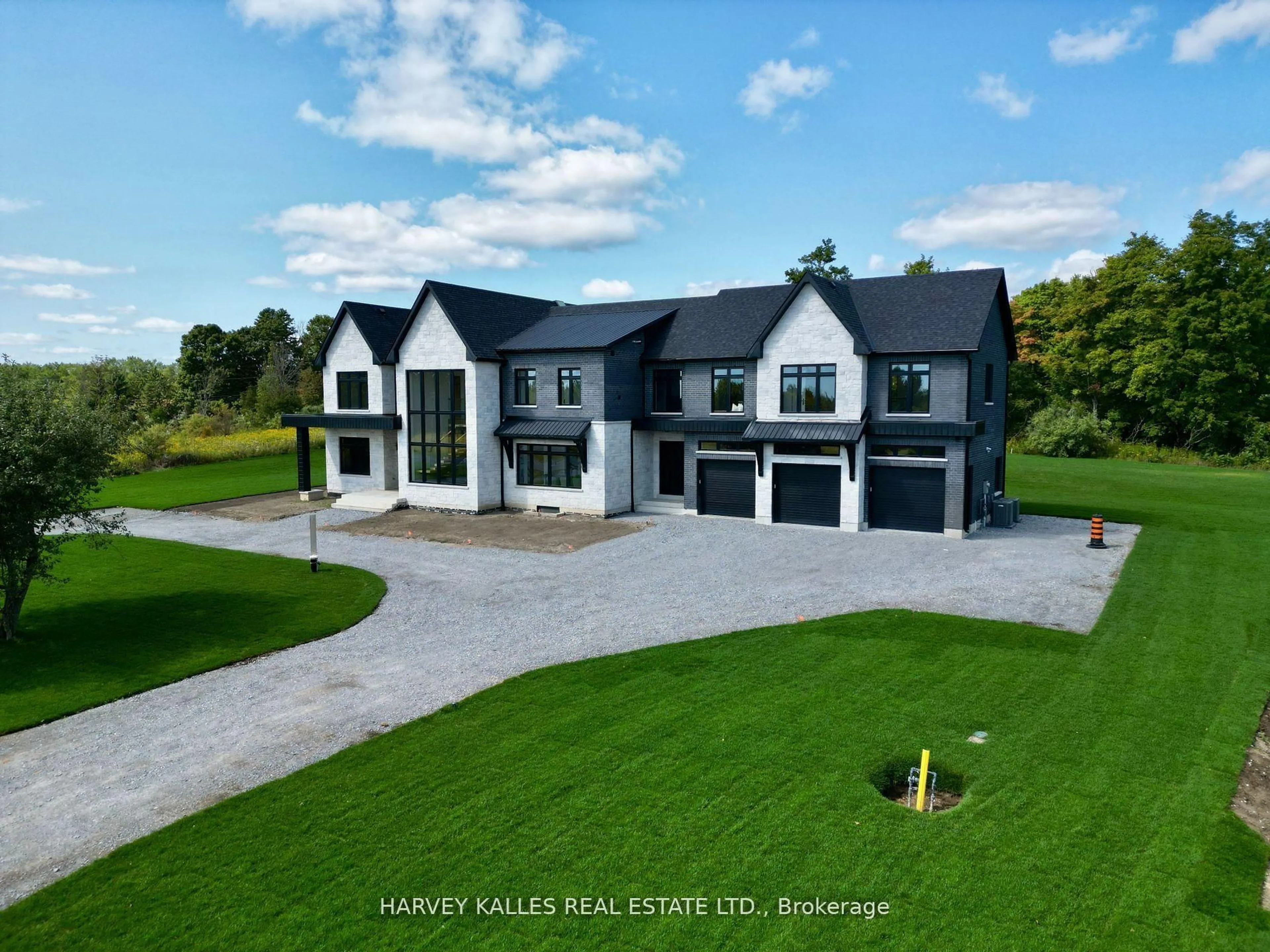 A pic from outside/outdoor area/front of a property/back of a property/a pic from drone, unknown for 18 Lincolnville Lane, Whitchurch-Stouffville Ontario L4A 7X4