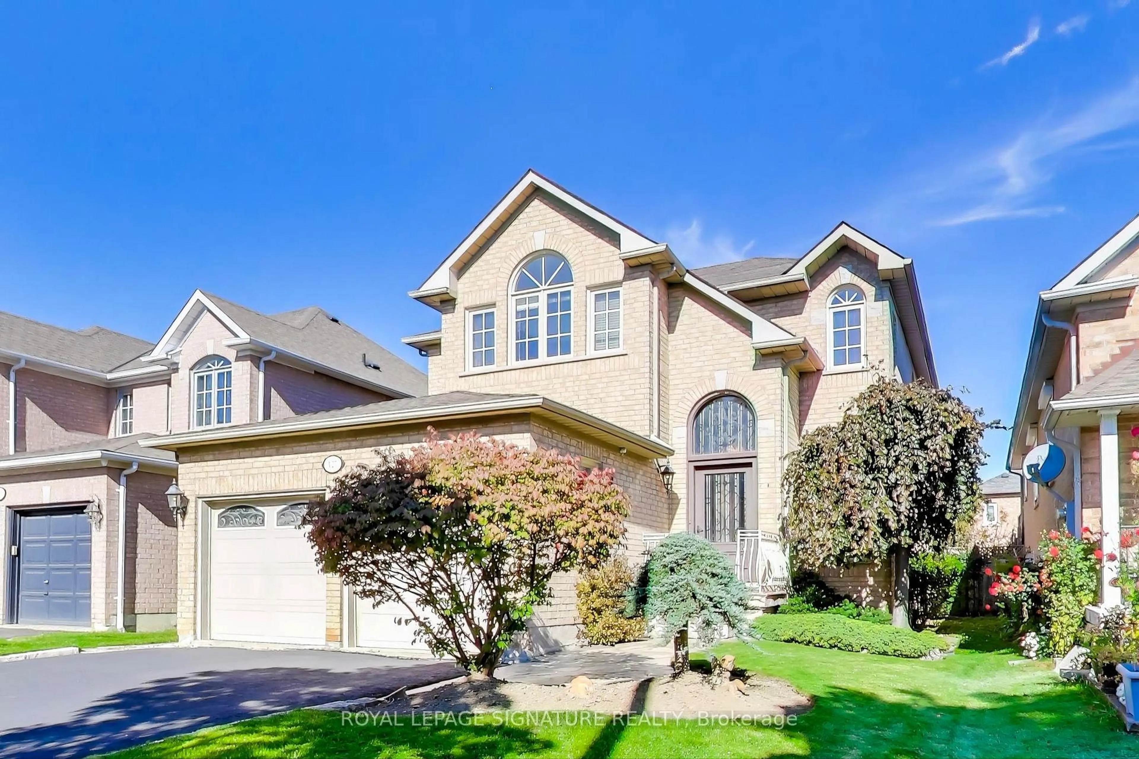 Home with vinyl exterior material, street for 127 Mountcharles Cres, Vaughan Ontario L6A 2J9