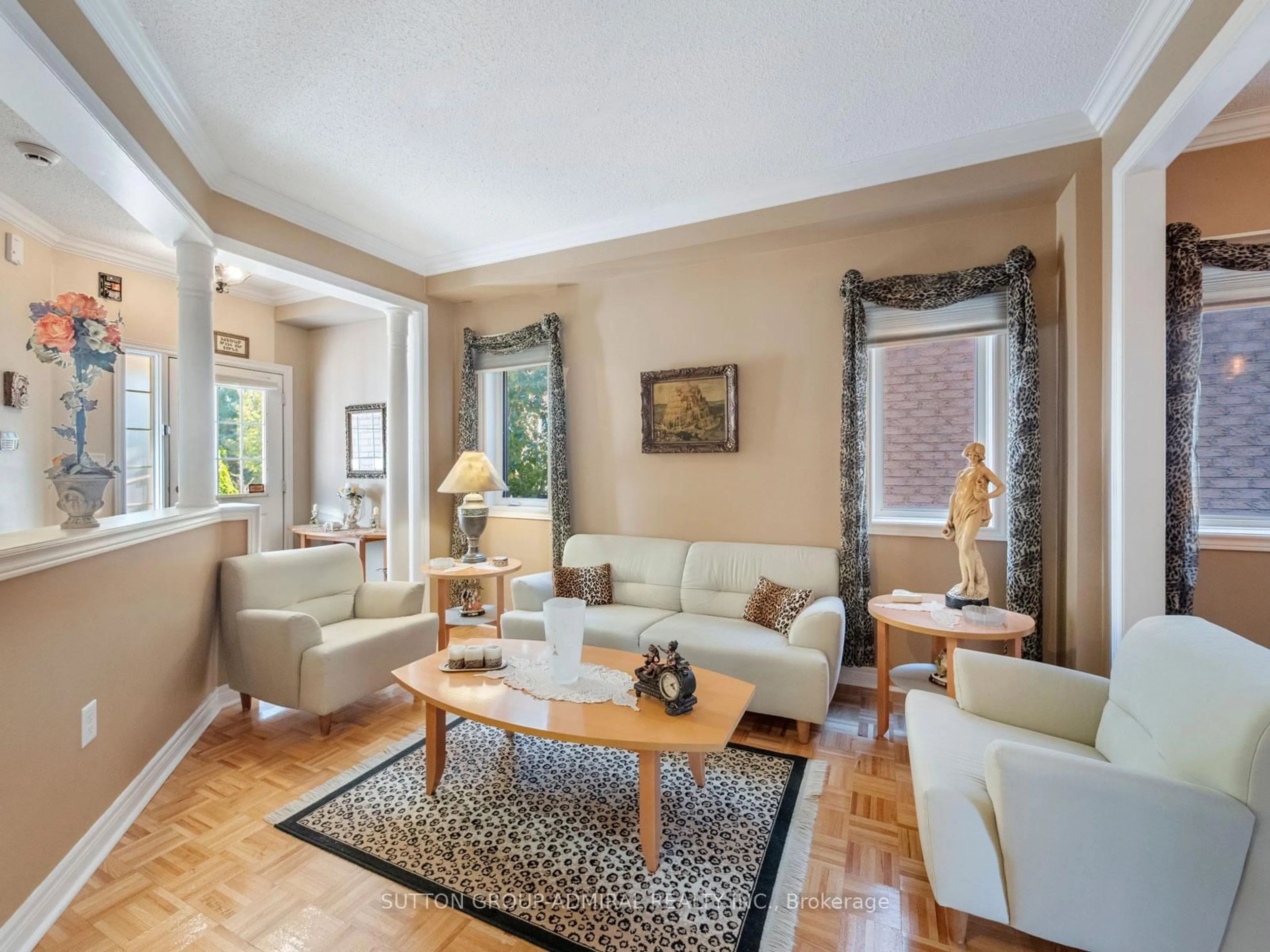 Living room with furniture, unknown for 54 Golden Oak Ave, Richmond Hill Ontario L4S 1Y5
