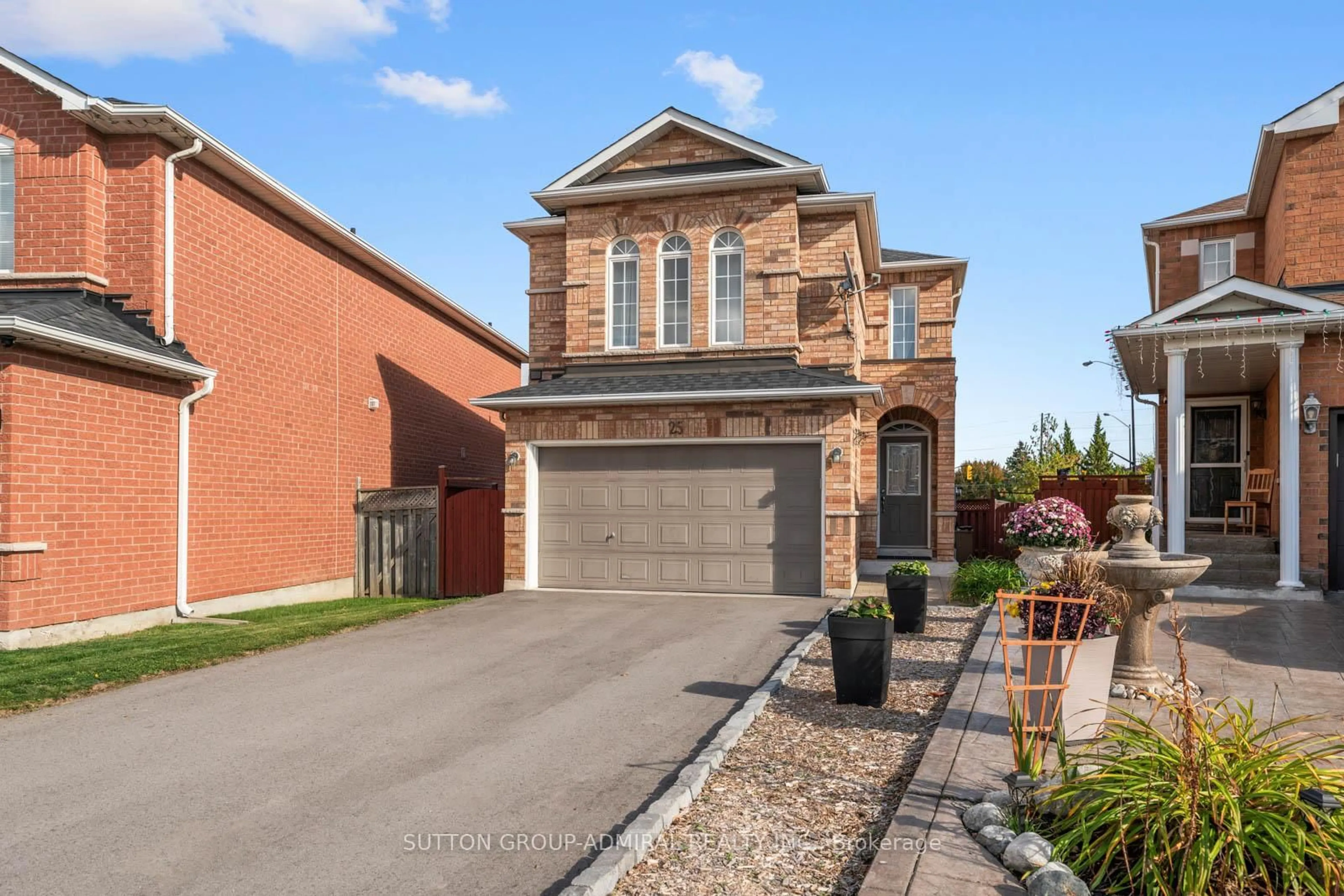 Home with brick exterior material, street for 25 Umbria Cres, Vaughan Ontario L4H 2E1