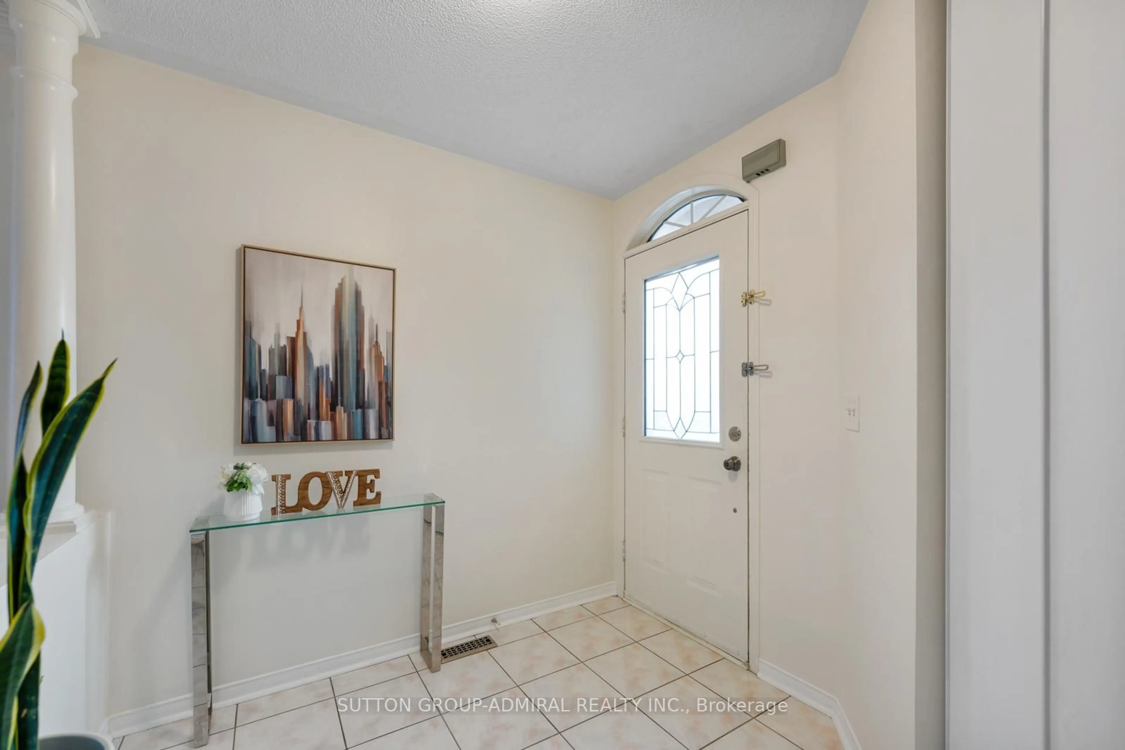 Indoor entryway for 25 Umbria Cres, Vaughan Ontario L4H 2E1