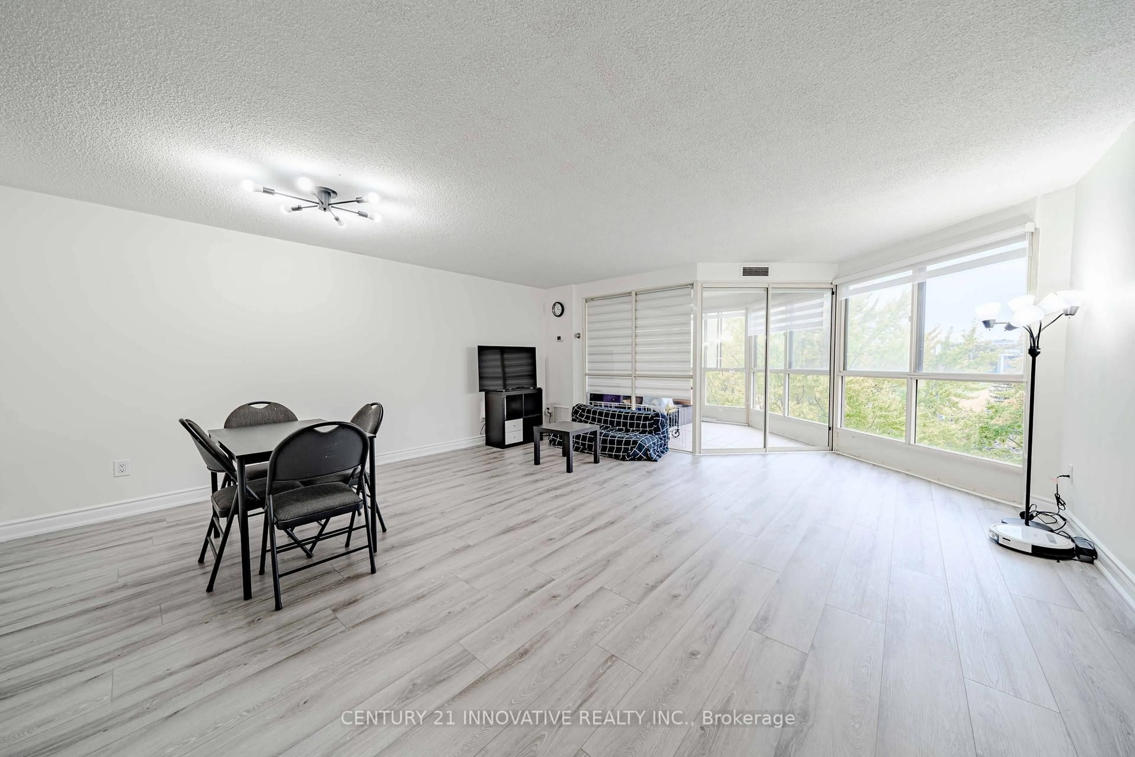 A pic of a room for 5 Weldrick Rd #511, Richmond Hill Ontario L4C 8S9