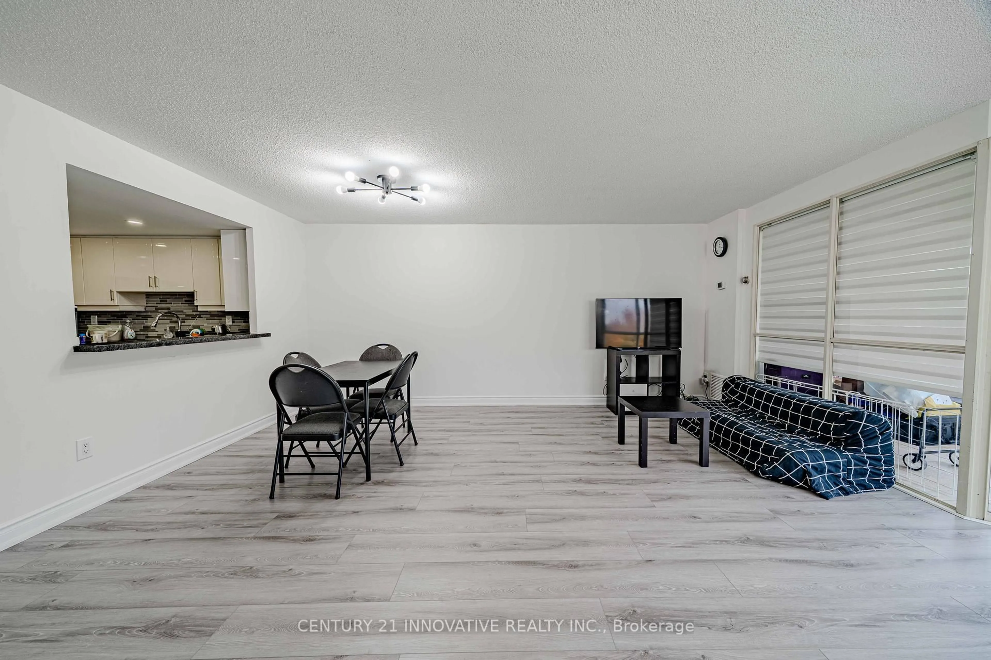 Living room with furniture, unknown for 5 Weldrick Rd #511, Richmond Hill Ontario L4C 8S9