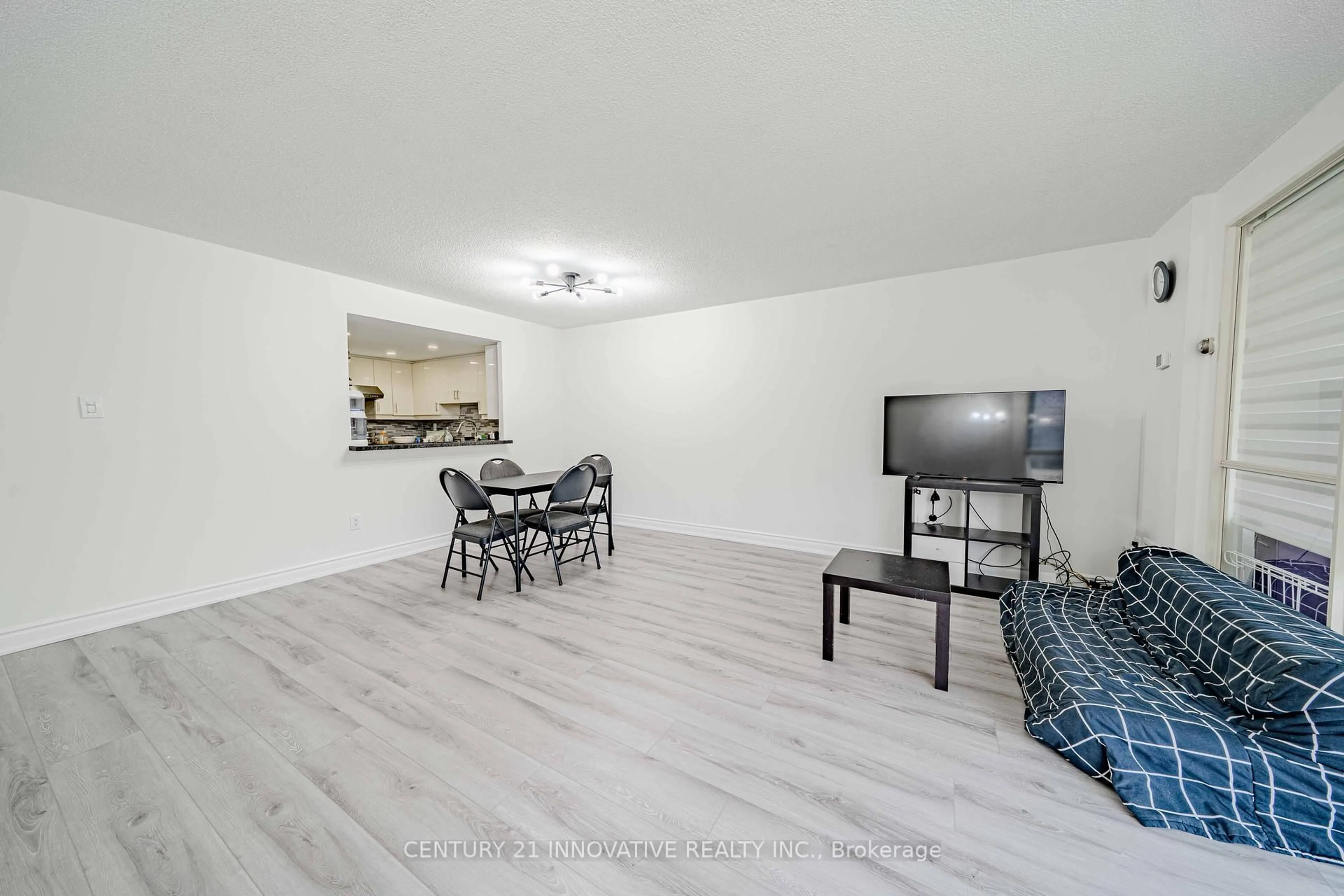 Living room with furniture, unknown for 5 Weldrick Rd #511, Richmond Hill Ontario L4C 8S9