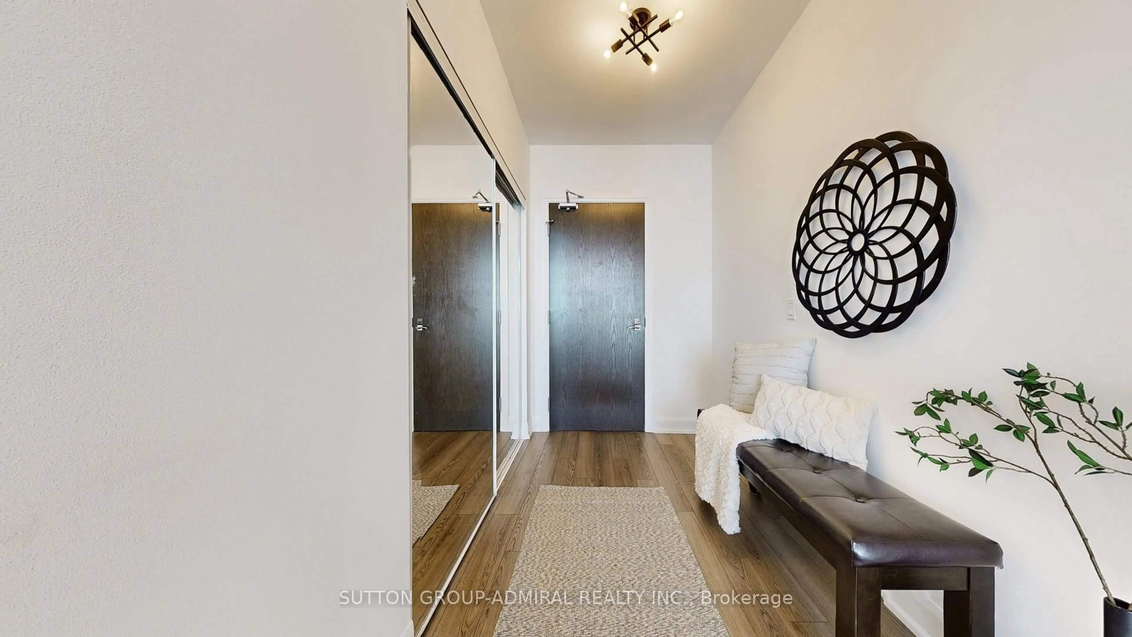 Indoor entryway for 2910 Highway 7 Rd #513, Vaughan Ontario L4K 0H8