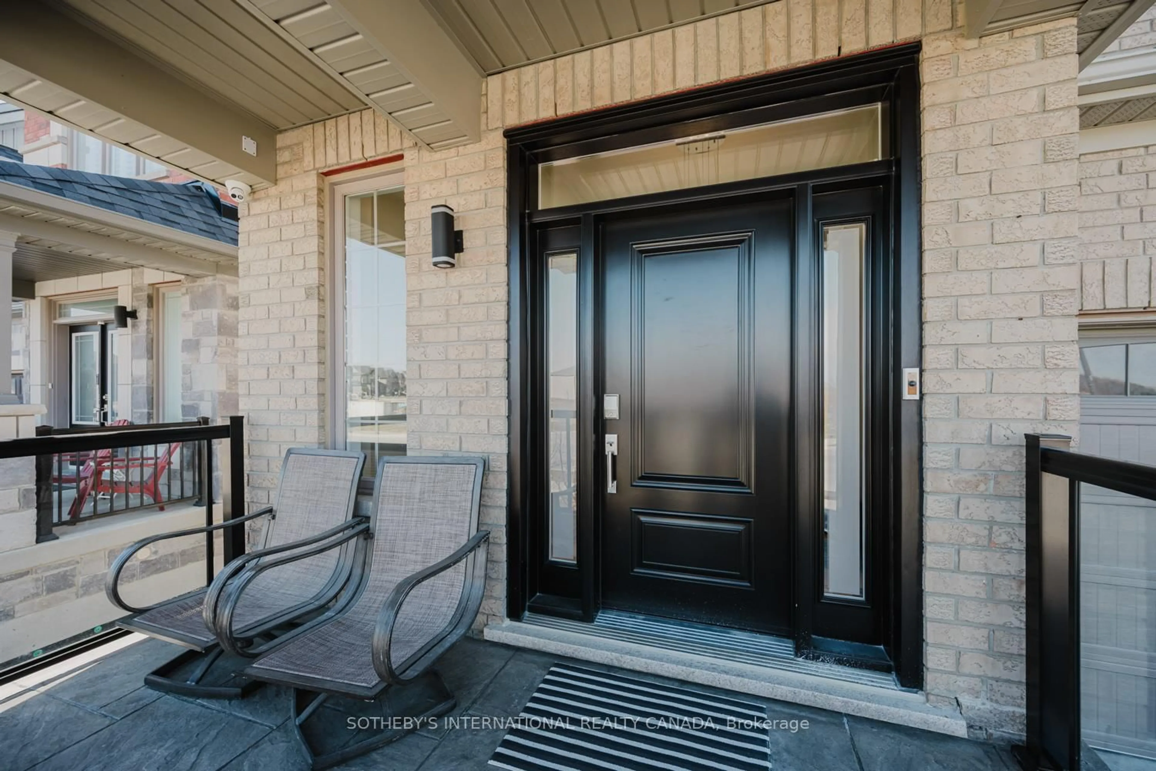 Indoor entryway for 45 Crimson King Way, East Gwillimbury Ontario L9N 0V1
