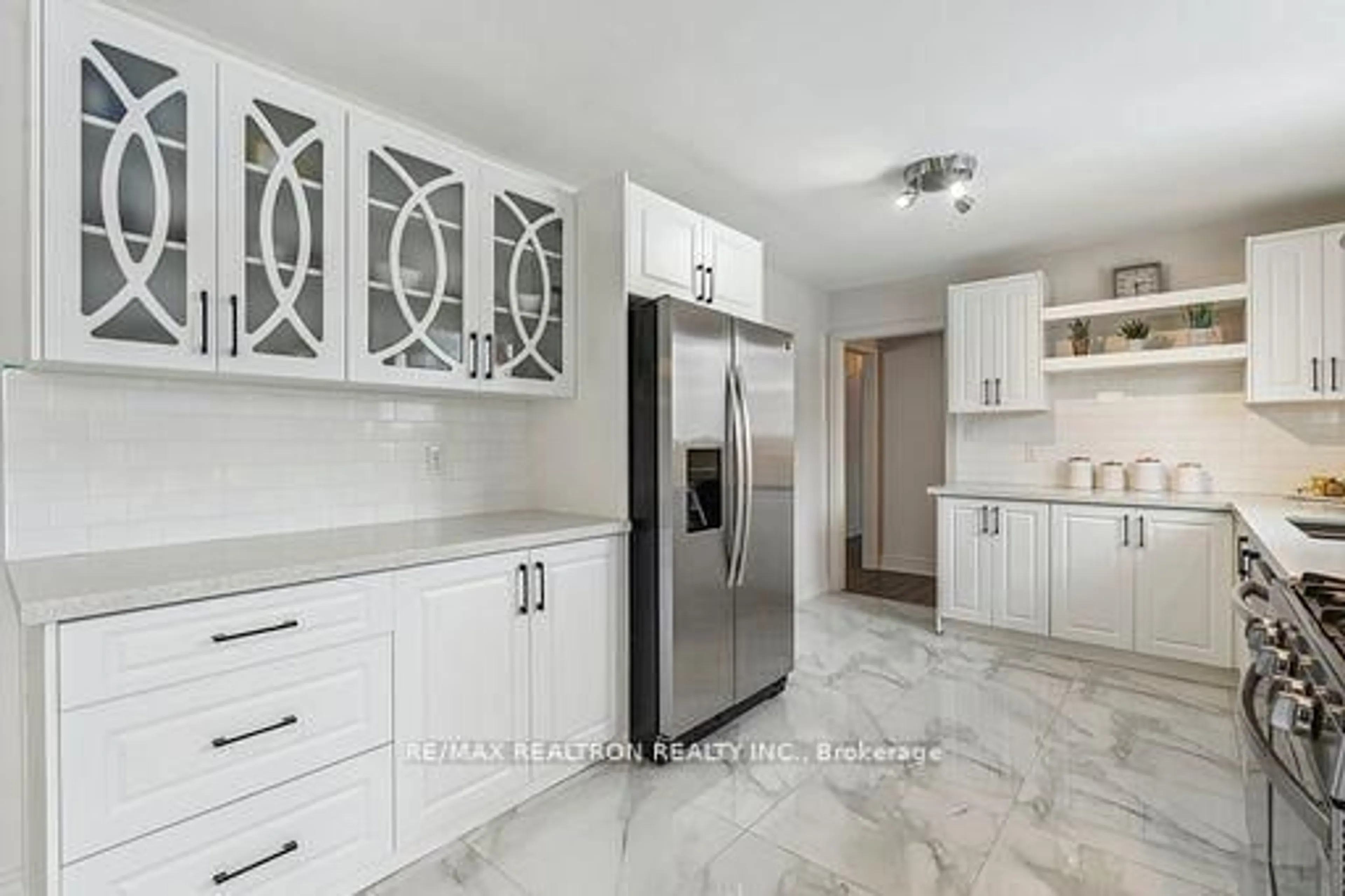 Open concept kitchen, ceramic/tile floor for 400 Dayfoot St, New Tecumseth Ontario L0G 1A0